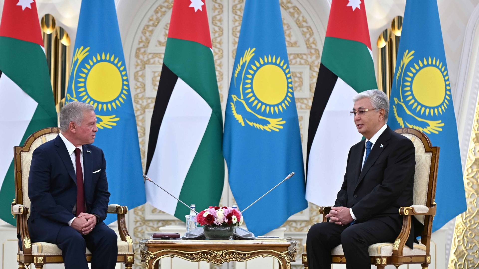 الملك ورئيس كازخستان