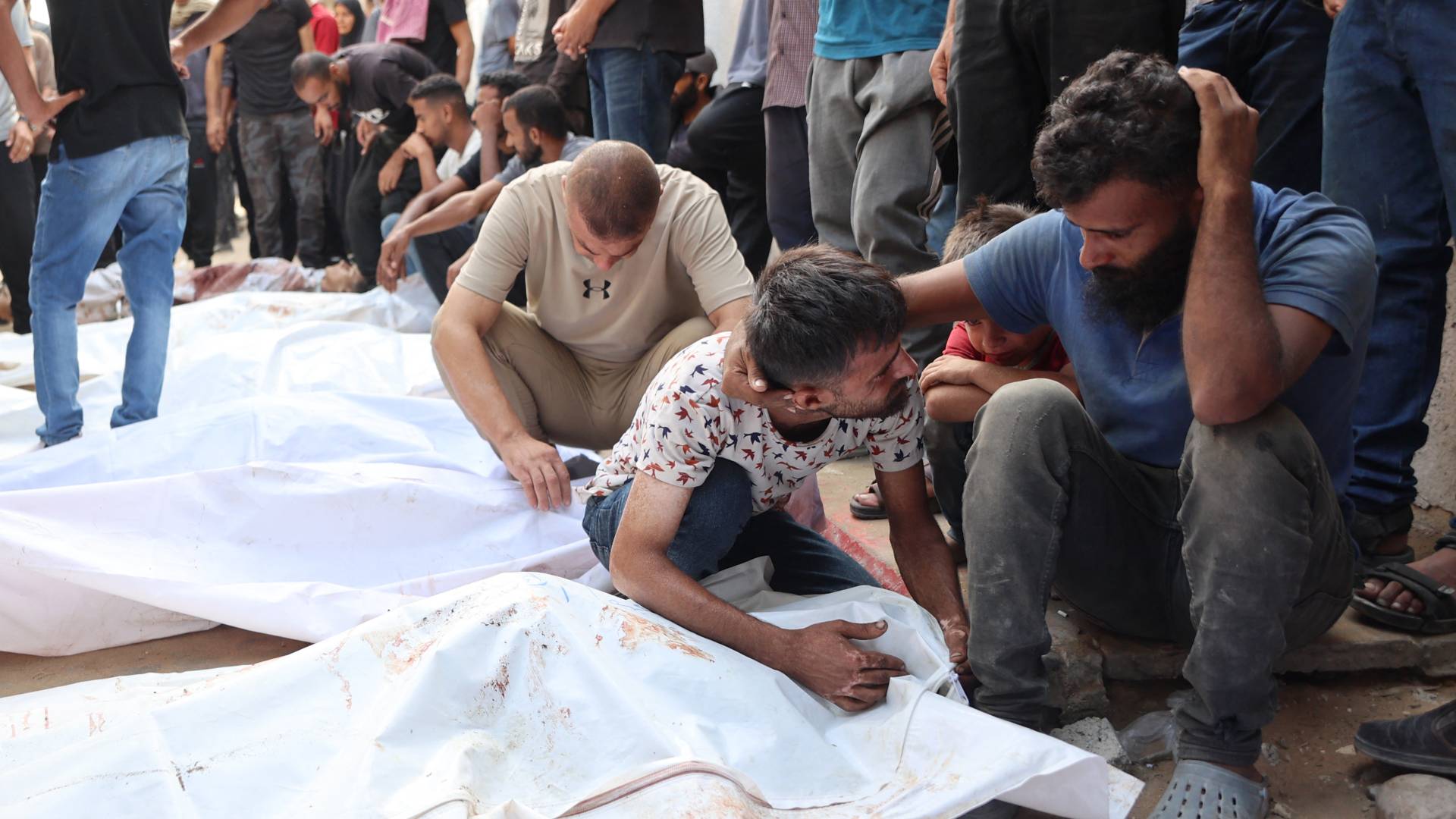 الحزن على الشهداء في غزة