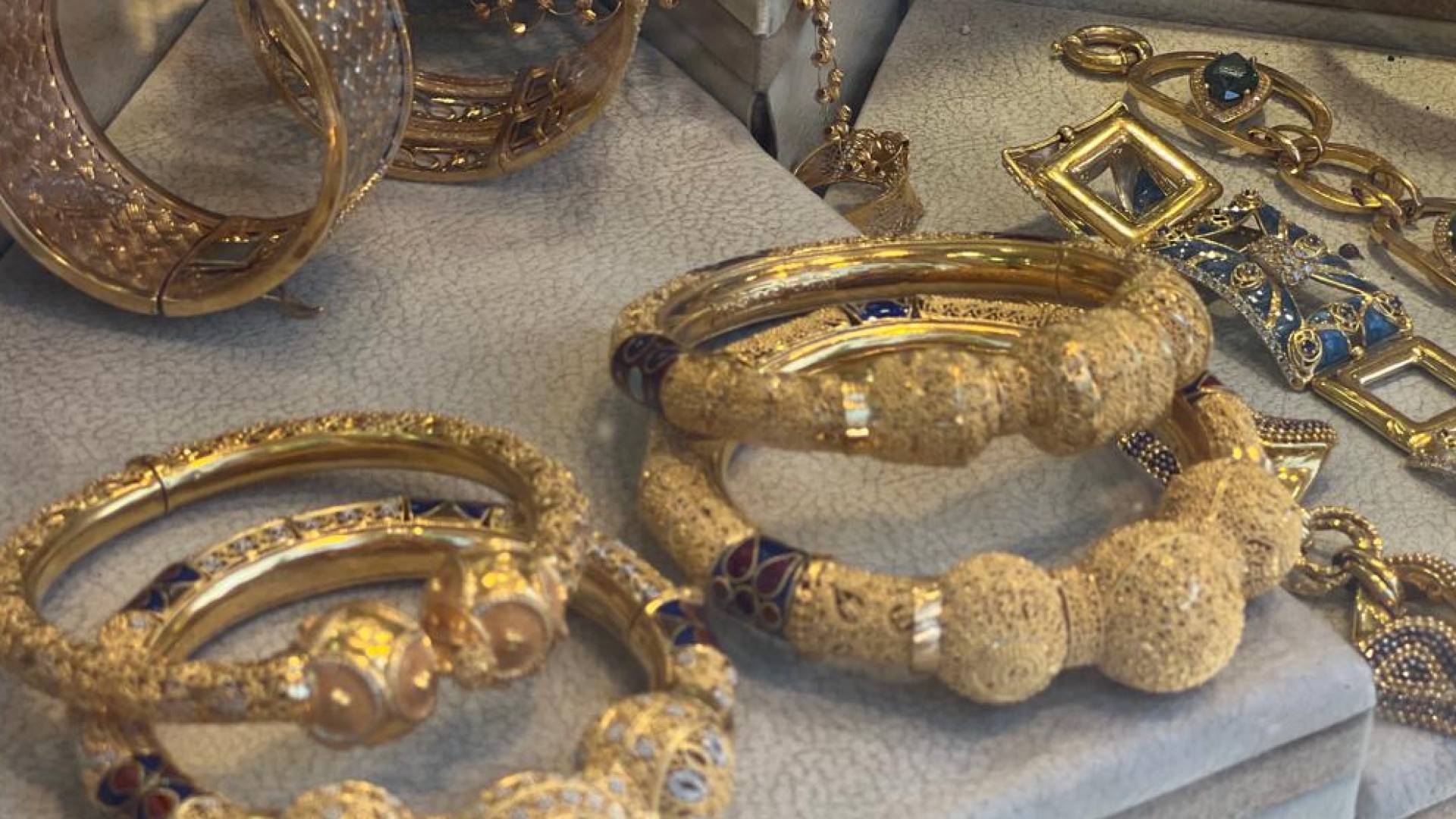 مجوهرات ذهبية