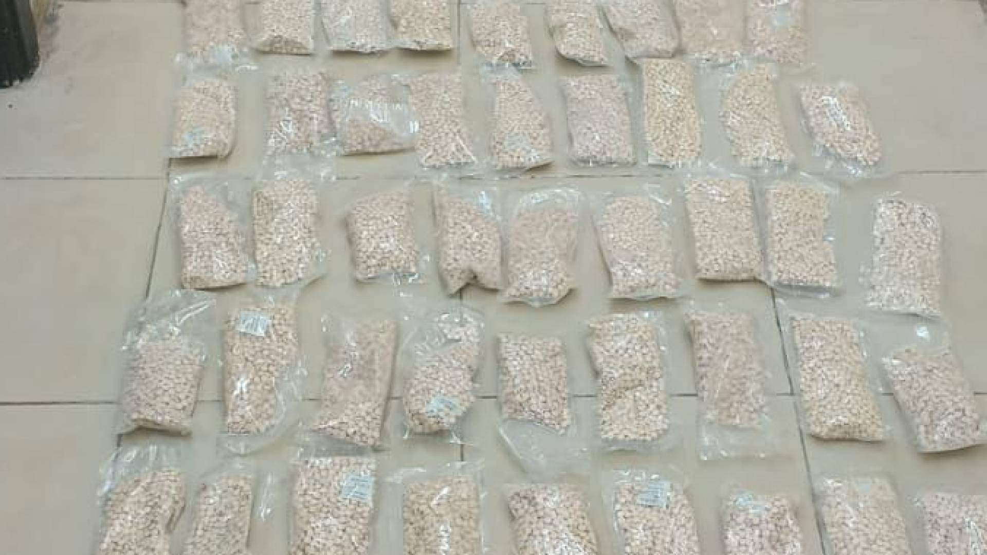 مكافحة المخدرات تحبط محاولتي تهريب 600 ألف حبة مخدرة و 150 ألف حبة مخدرة في قضيتين منفصلتين