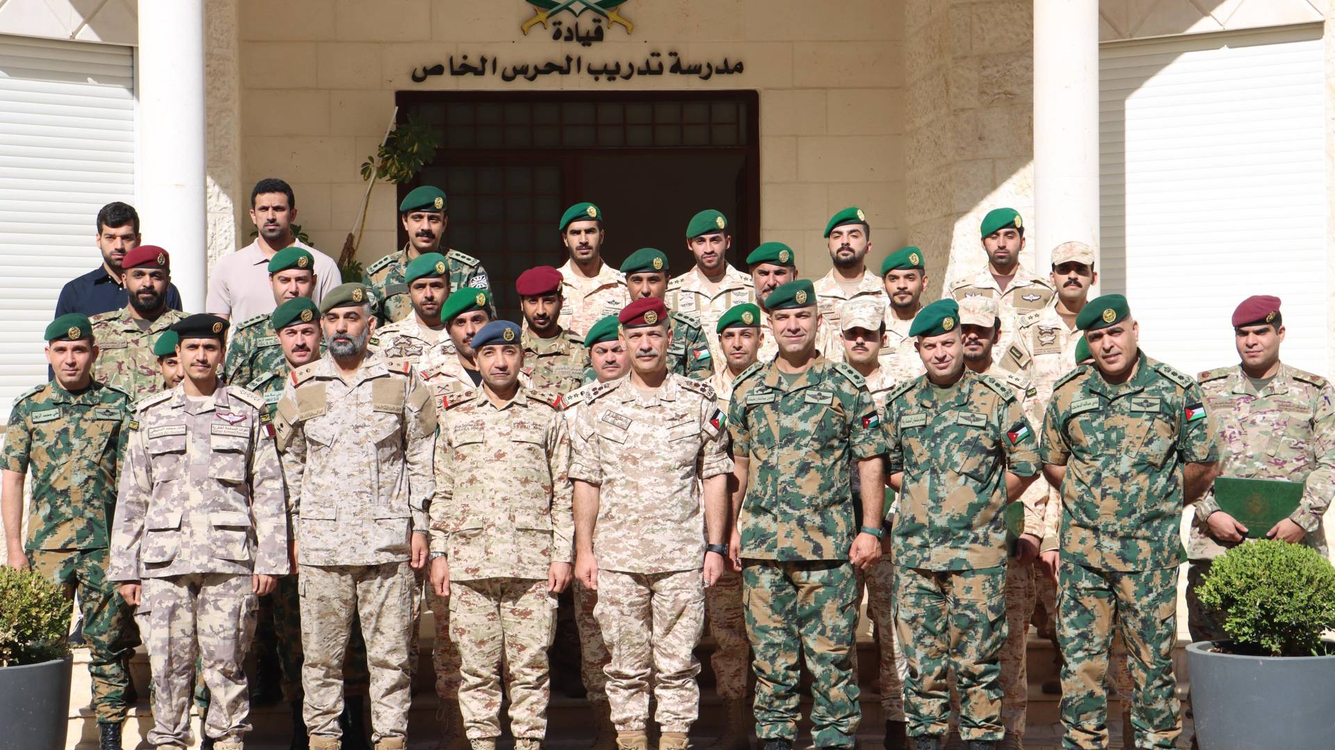 تخريج دورة في مدرسة تدريب الحرس الملكي الخاص