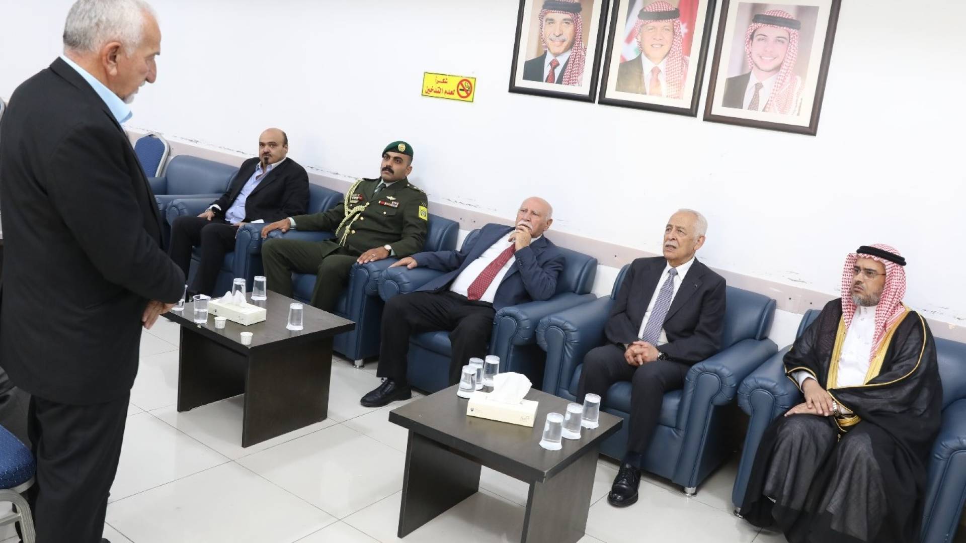 العيسوي يقدم واجب العزاء