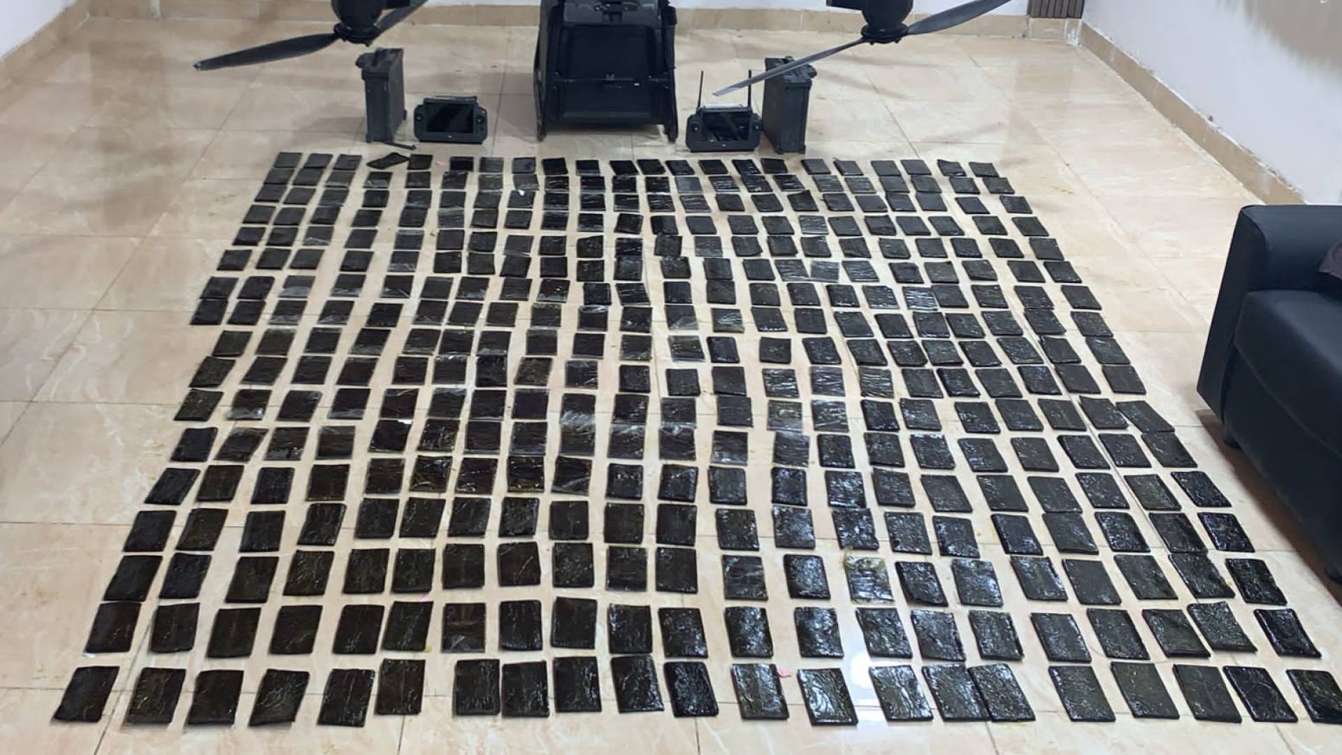 محاولة تهريب مواد مخدرة