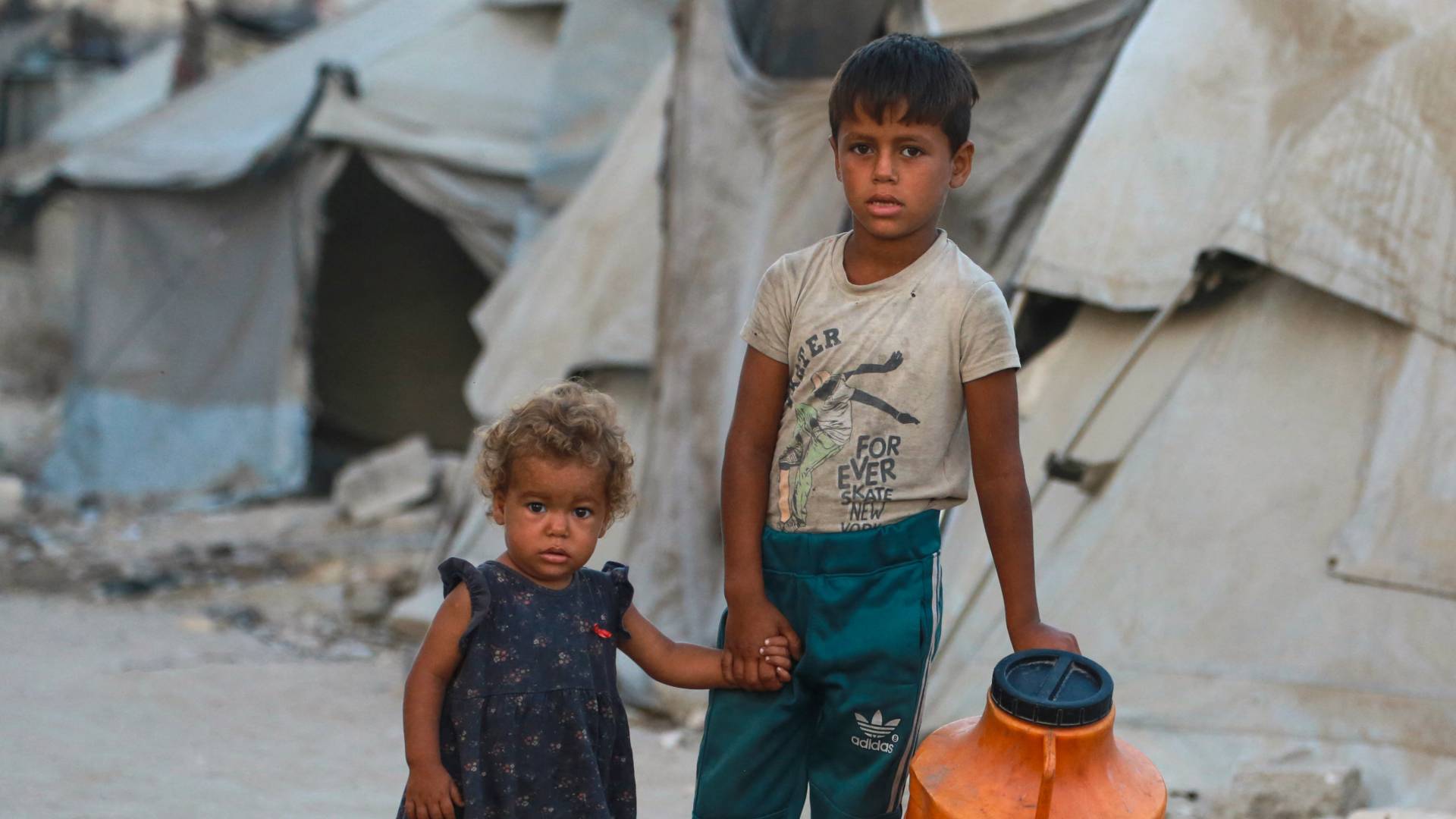 معاناة أهالي قطاع غزة