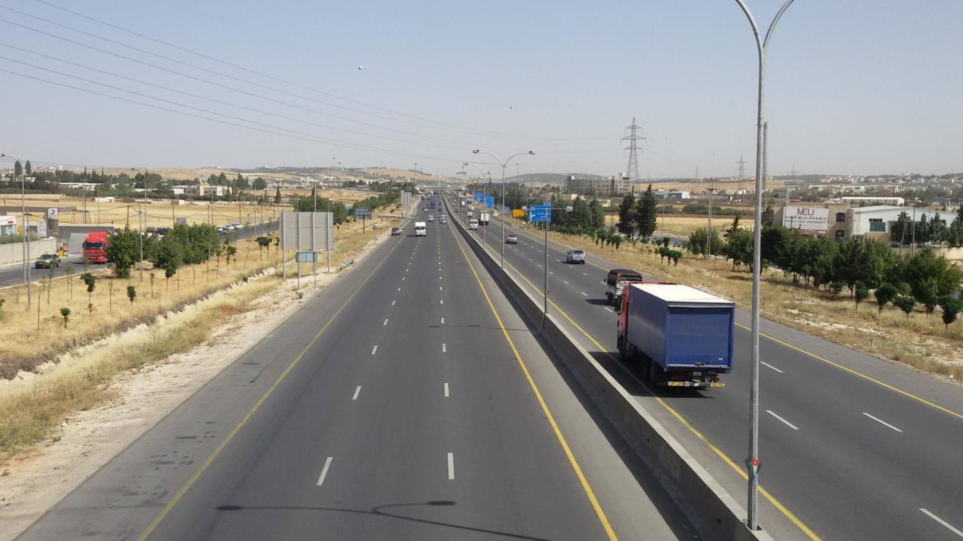 الأردن يطلق استثمارا جديدا للوحات الإعلانية على طريق المطار قيمته 2.65 مليون دينار