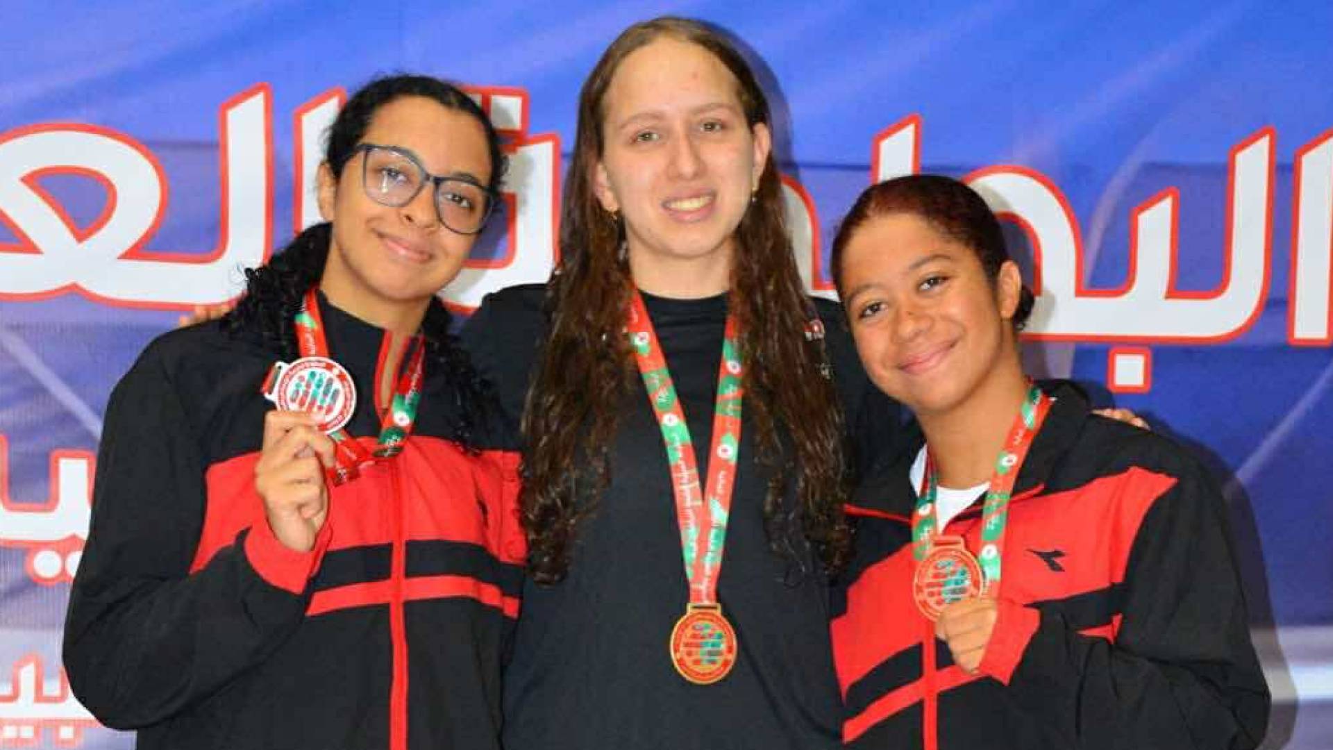 السباحة الأردنية تتألق في البطولة العربية بذهب وفضيتين