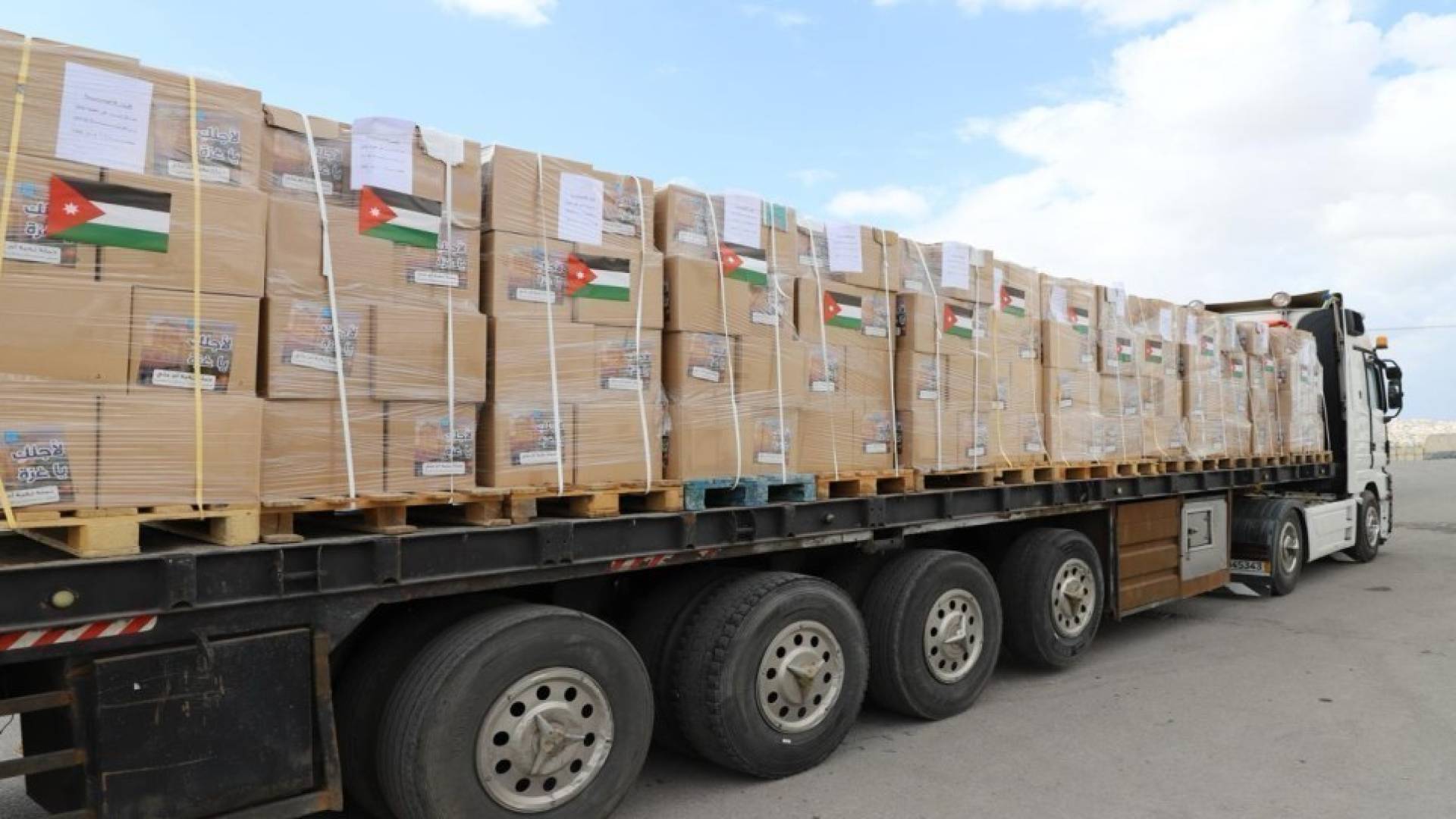 مساعدات انسانية لقطاع غزة