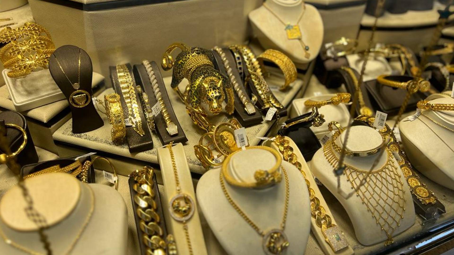 مجوهرات ذهبية