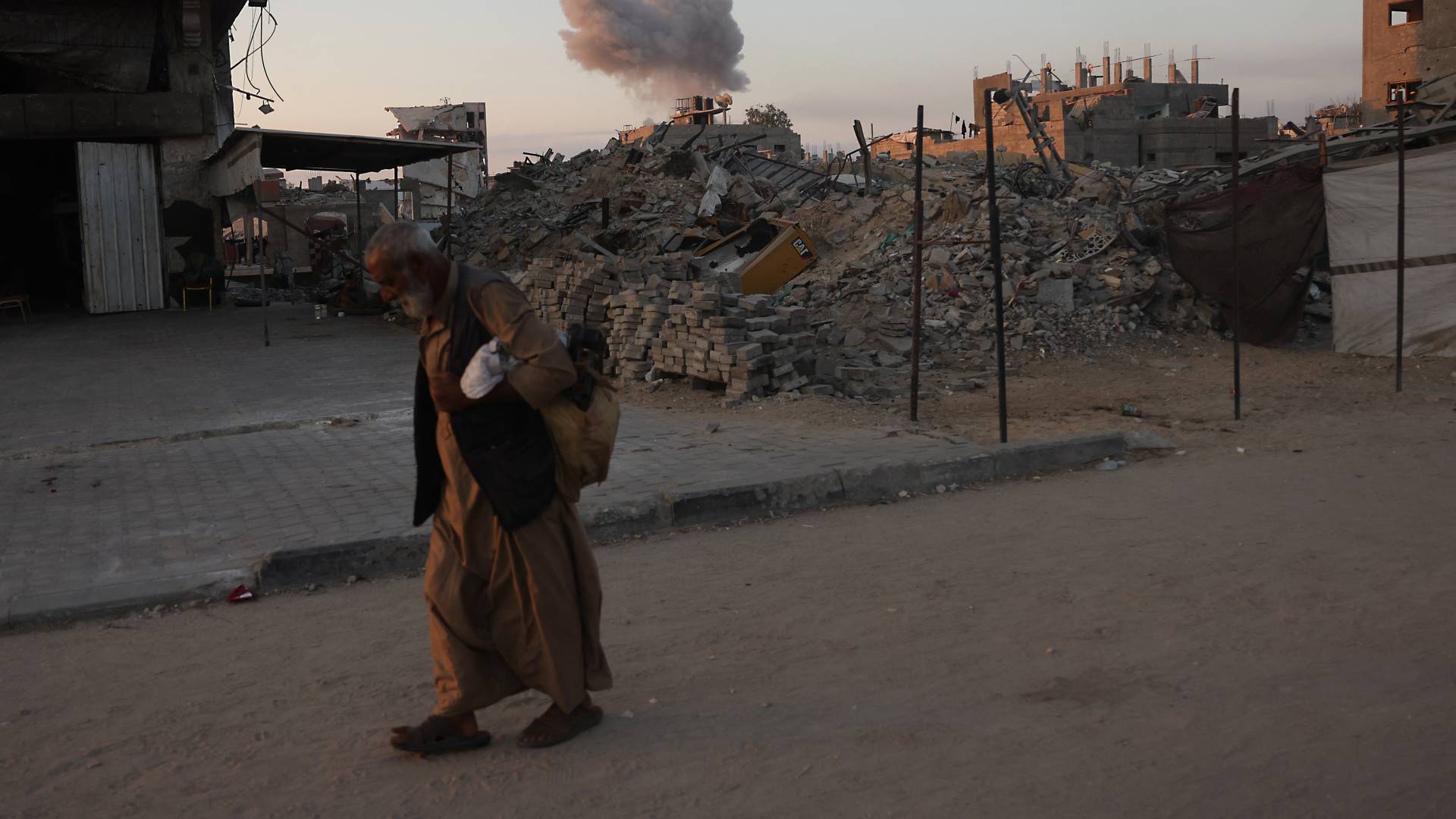 غزة في يومها الـ 696.. عشرات الشهداء وسط تصعيد الاحتلال باغتيال قيادات حماس بالخارج وخطة أمريكية لليوم التالي