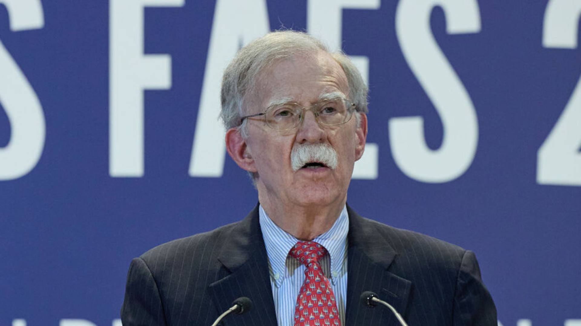 بولتون يدق ناقوس الخطر: لبنان رهينة حزب الله والوقت ينفد لإنقاذه