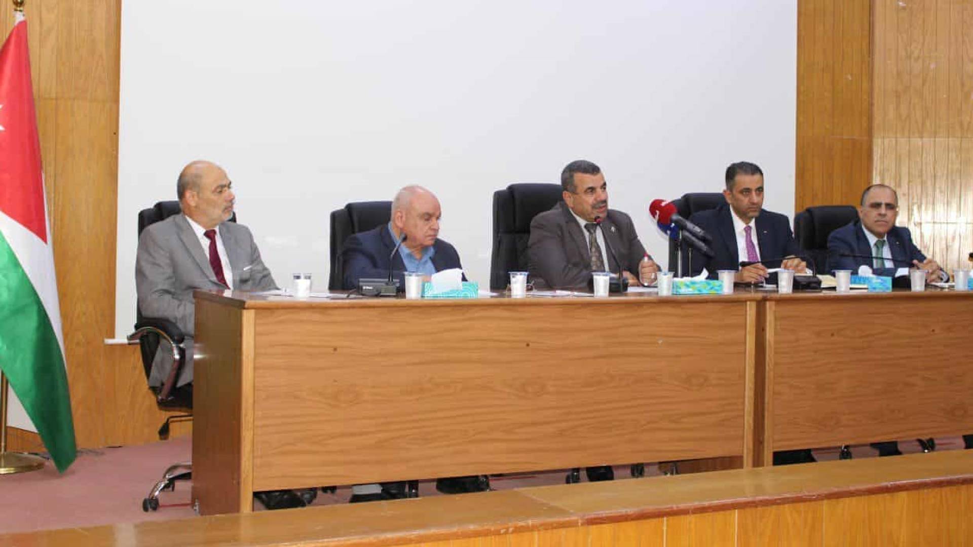 نواب ومستثمرون