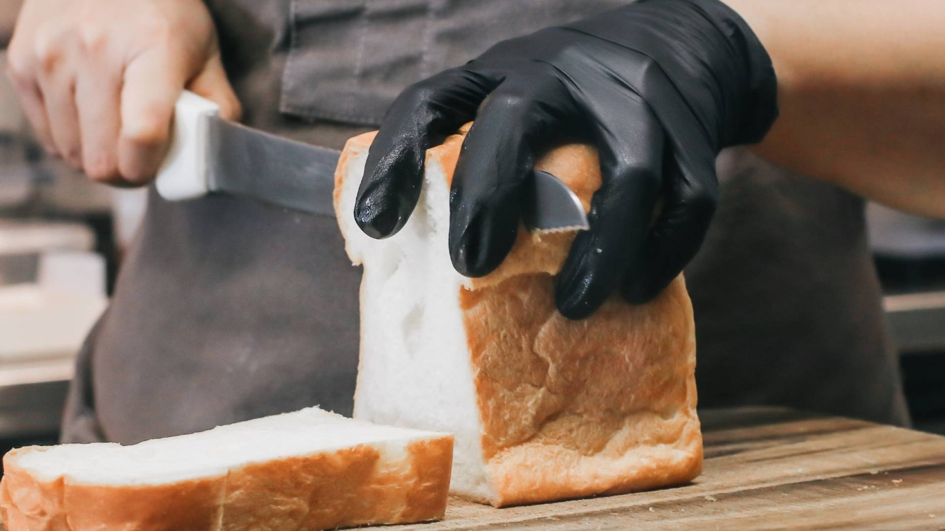 الخبز الأسود:  زوجة الأب تنهي حياة 7 أشخاص بسم قاتل