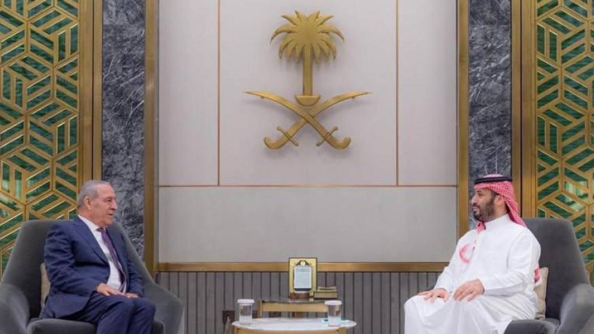 حسين الشيخ يبحث مع ولي العهد السعودي