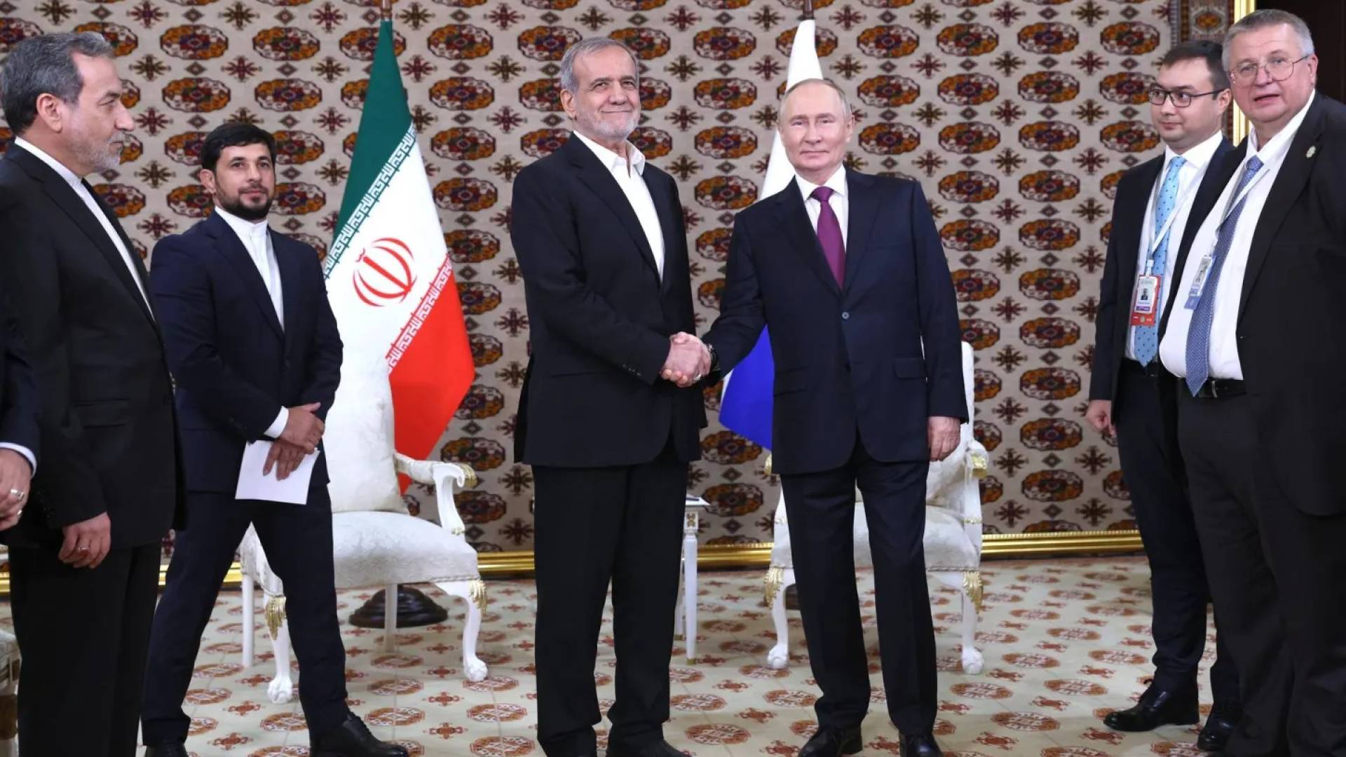 بوتين يلتقي نظيره الإيراني بزشكيان في الصين لبحث الملف النووي والعلاقات الثنائية