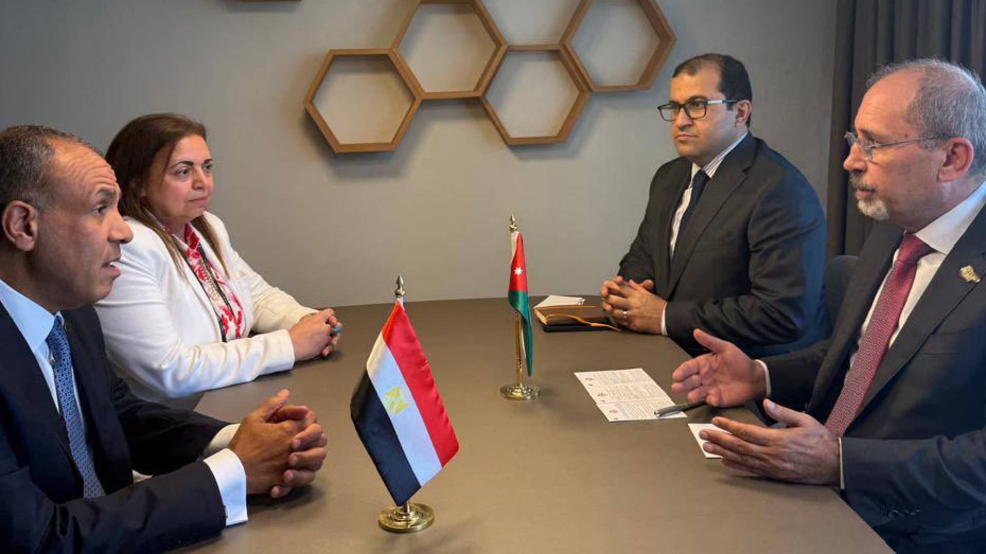 أيمن الصفدي ووزير الخارجية والهجرة وشؤون المصريين بالخارج د. بدر عبدالعاطي