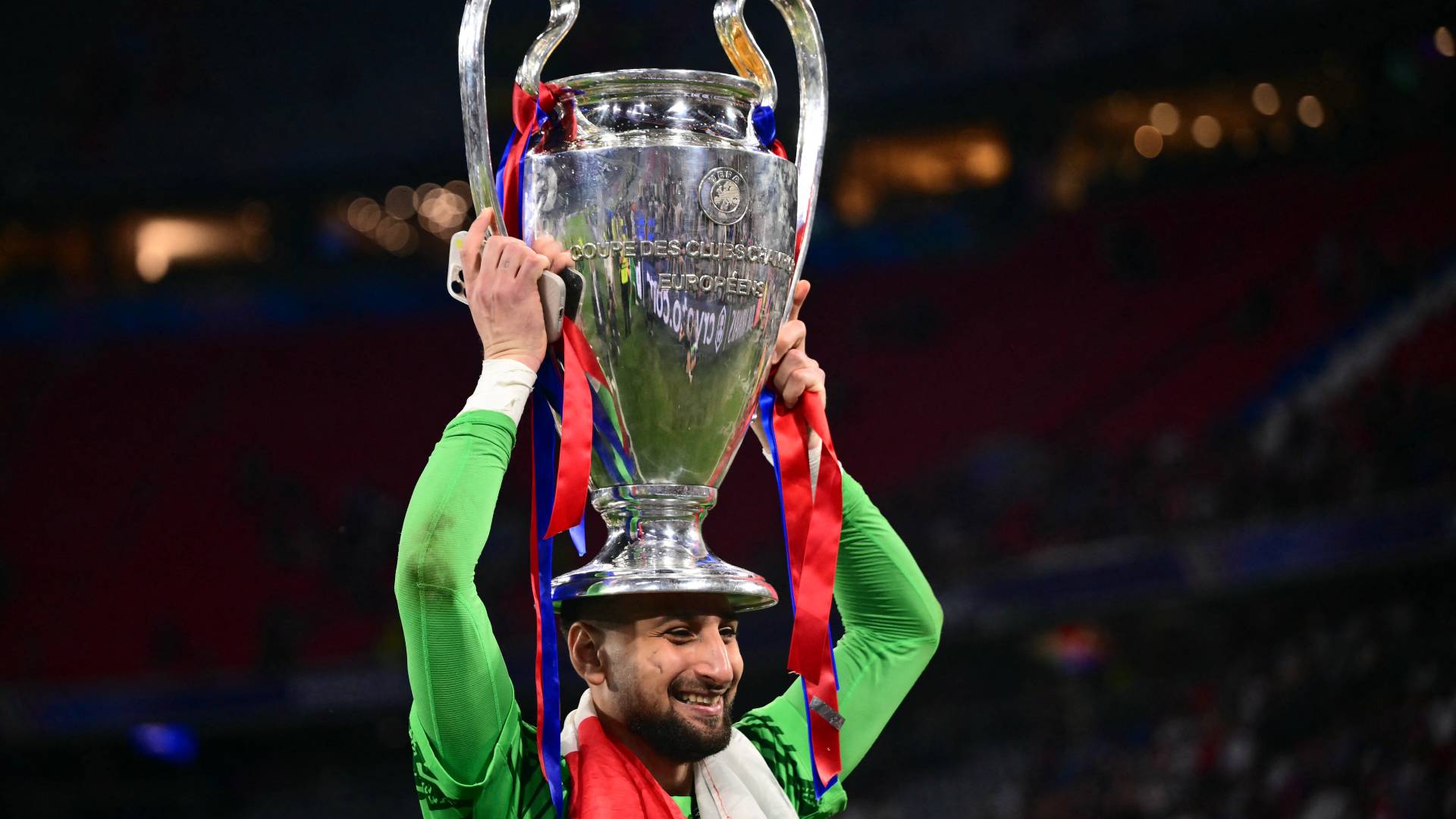 الحارس الإيطالي جيانلويجي دوناروما