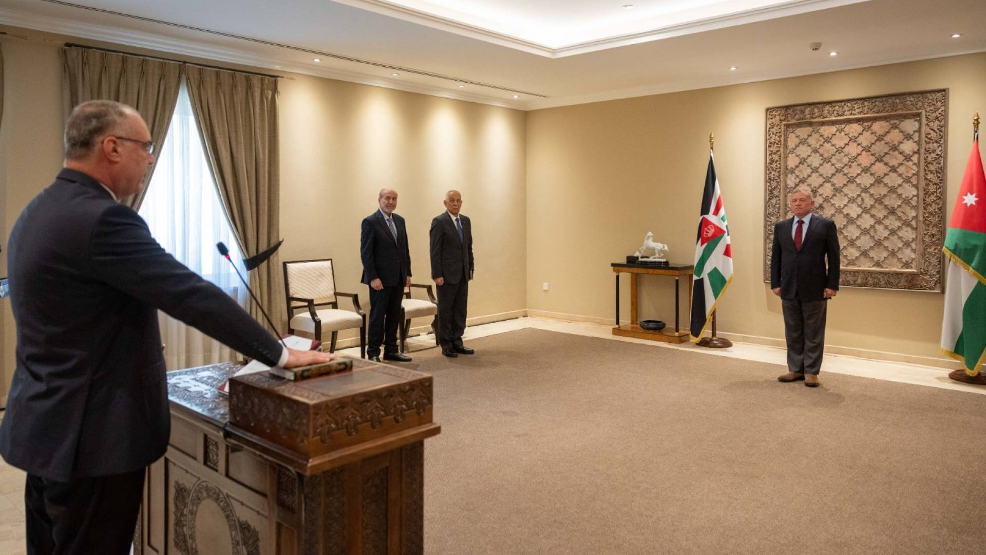 الزيود يؤدي اليمين القانونية أمام الملك عضوا في مجلس مفوضي الهيئة المستقلة للانتخاب