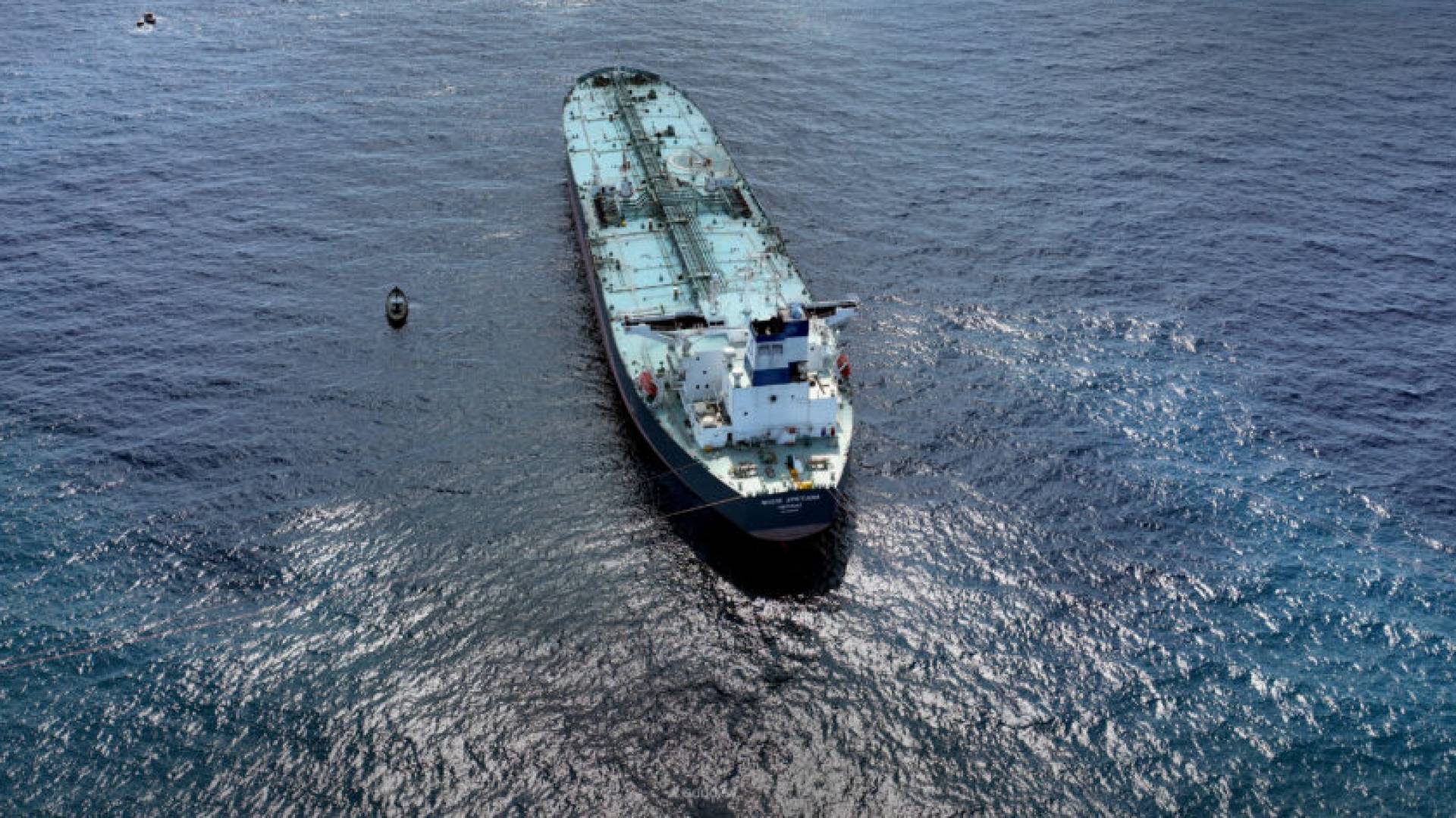 لأول مرة منذ 14 عاما.. سوريا تصدر 600 ألف برميل نفط خام ثقيل من ميناء طرطوس