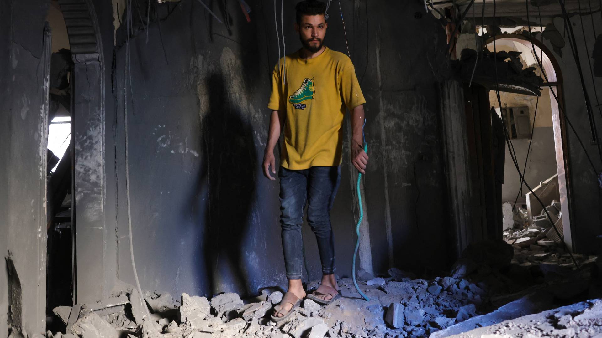 معاناة اهالي قطاع غزة