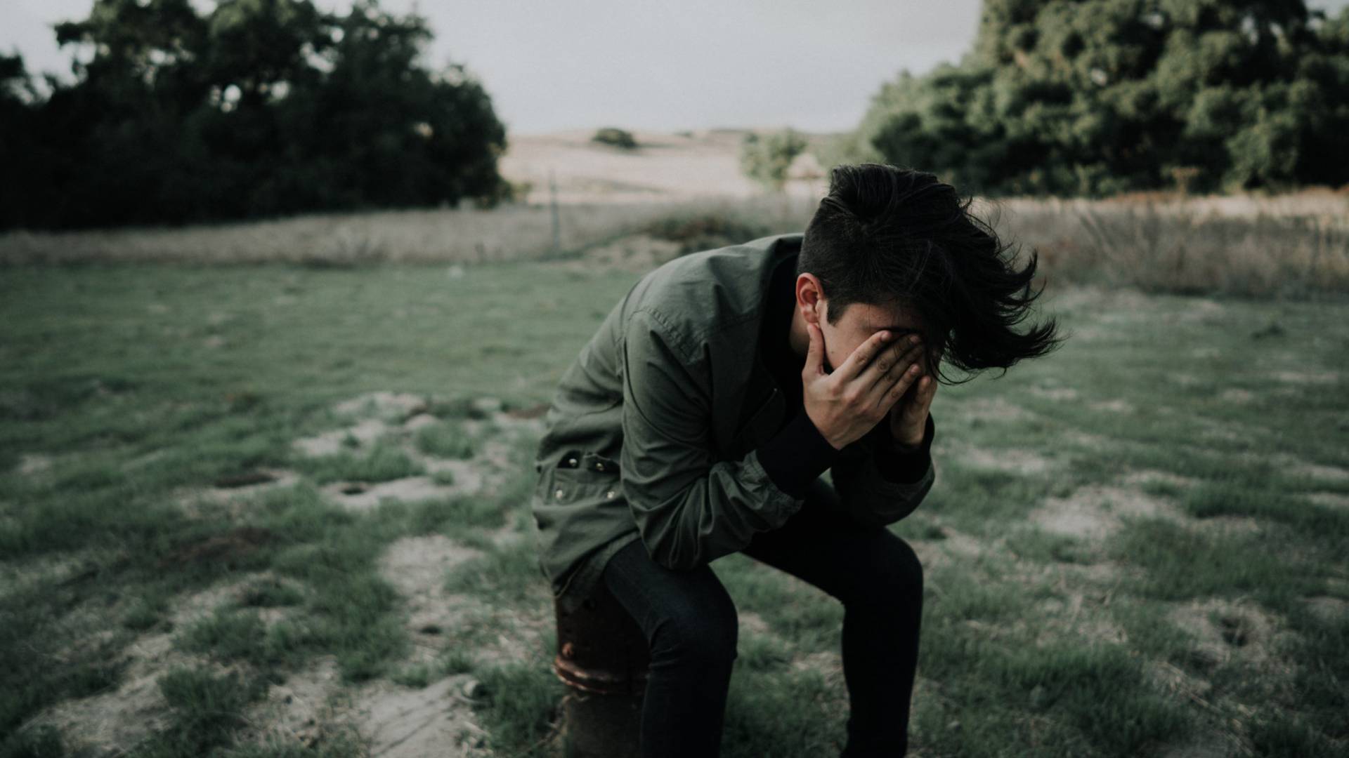 الشباب أكثر معاناة نفسية