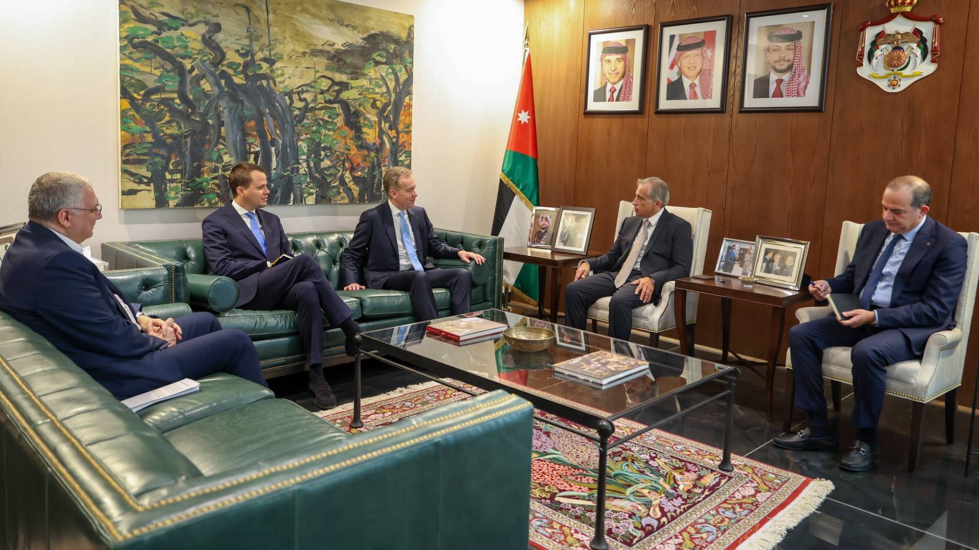 رئيس الوزراء يستقبل رئيس المنتدى الاقتصادي العالمي