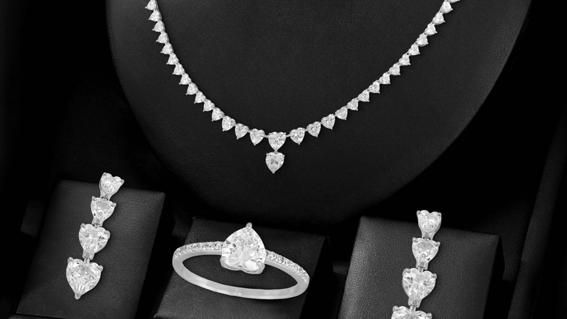 مجوهرات فضية