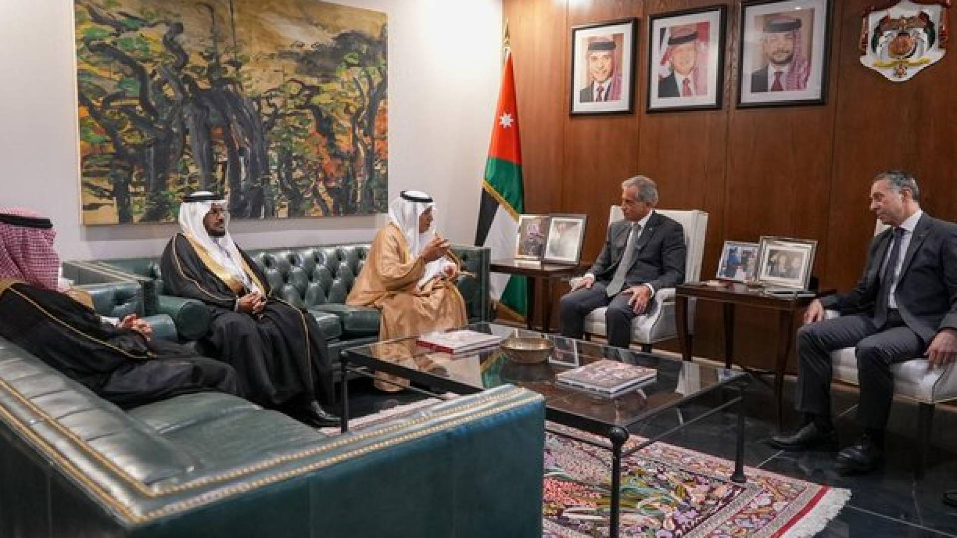 رئيس الوزراء يستقبل رئيس اتحاد الغرف التجارية السعودية