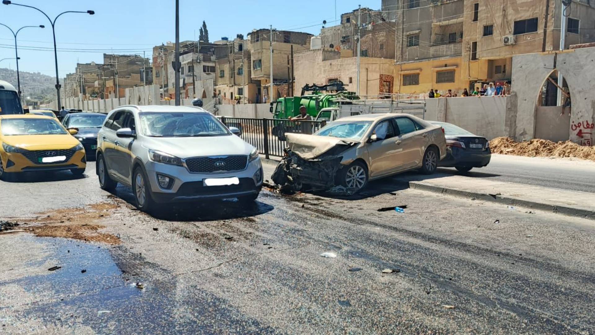 حادث سير ثلاثي يربك حركة السير على شارع الجيش في عمان