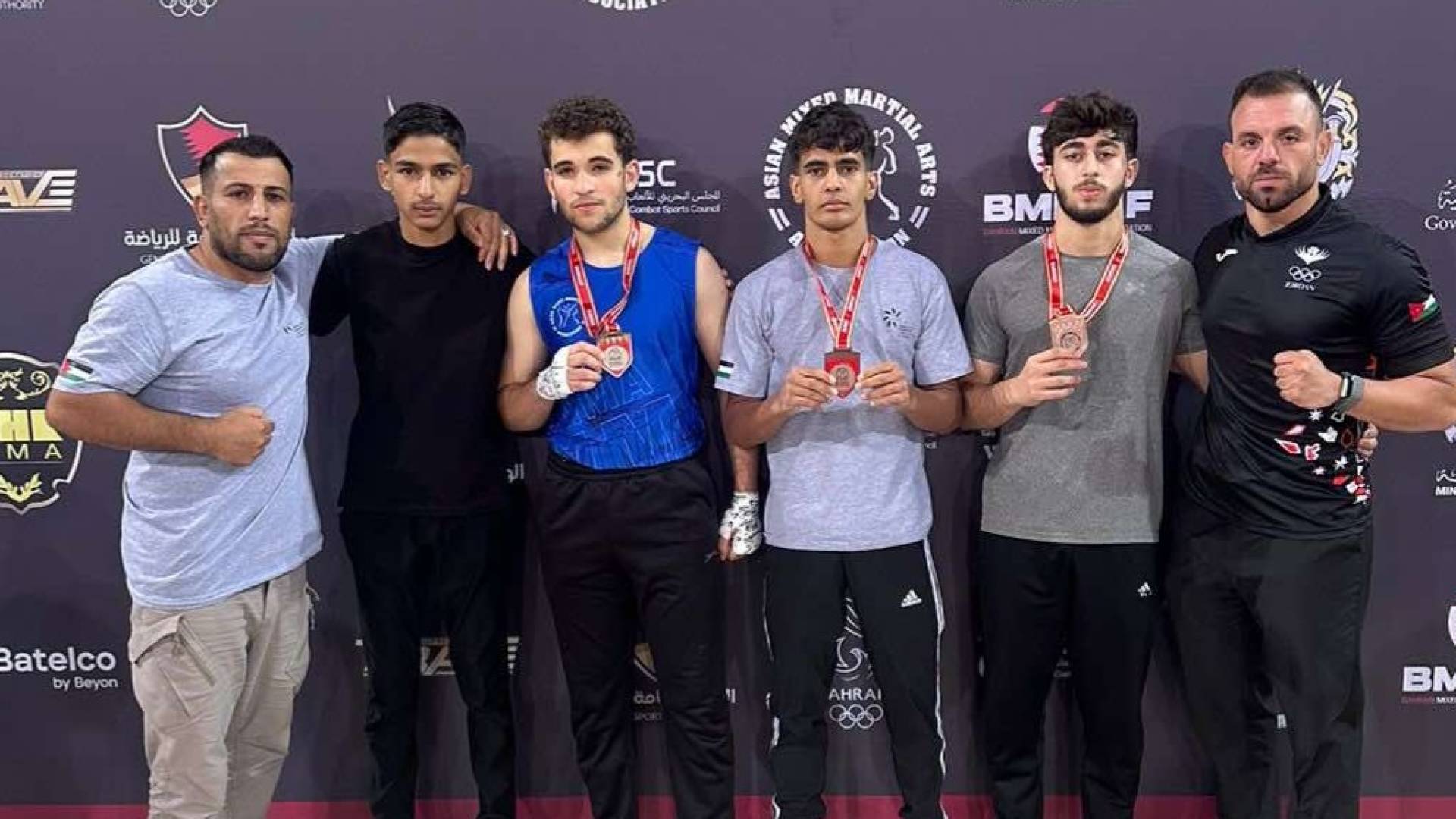 لاعبو المنتخب الوطني