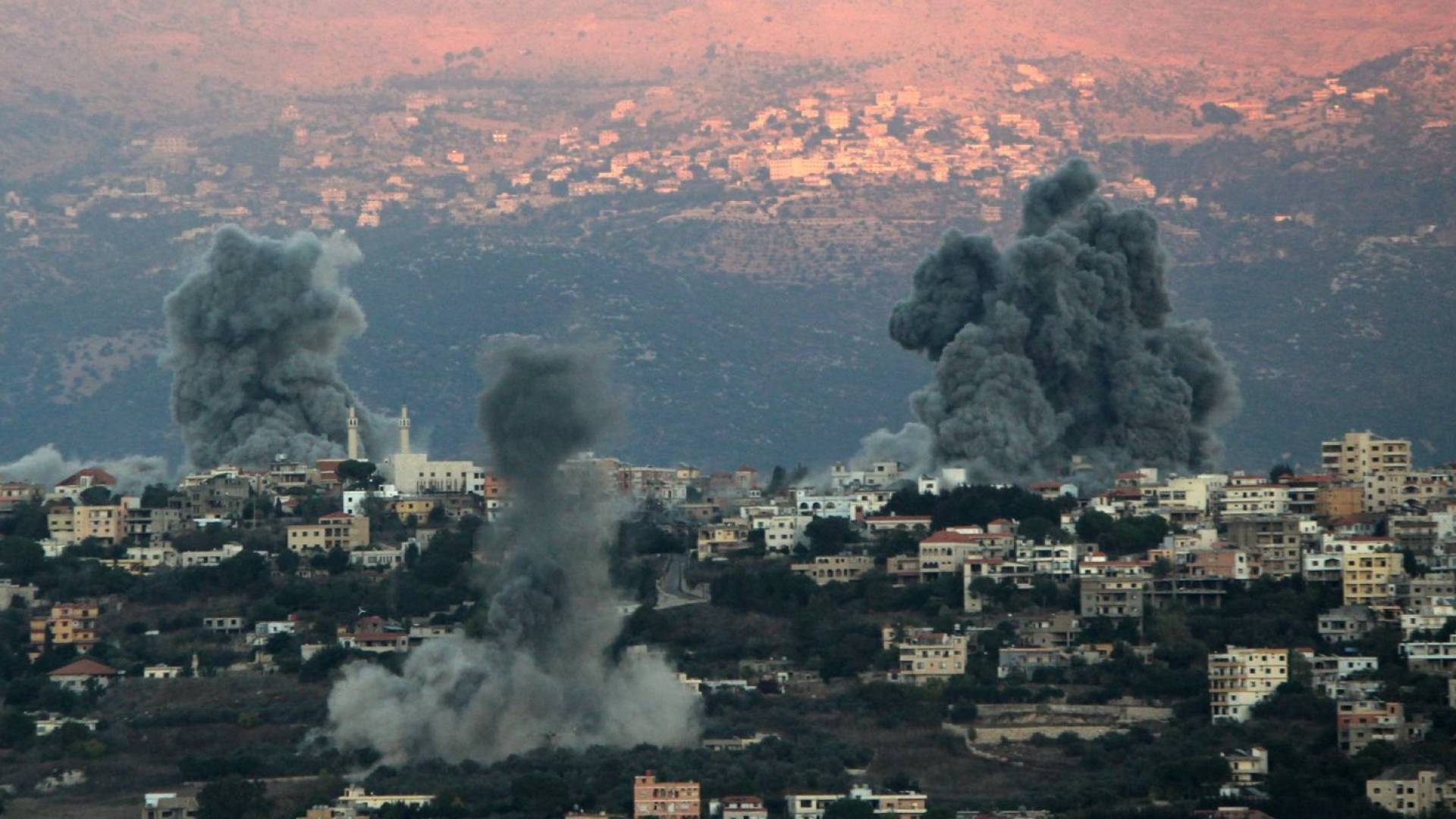 جيش الاحتلال: قصفنا موقعا لحزب الله في أنصارية ومنصة صاروخية في الجبين جنوب لبنان