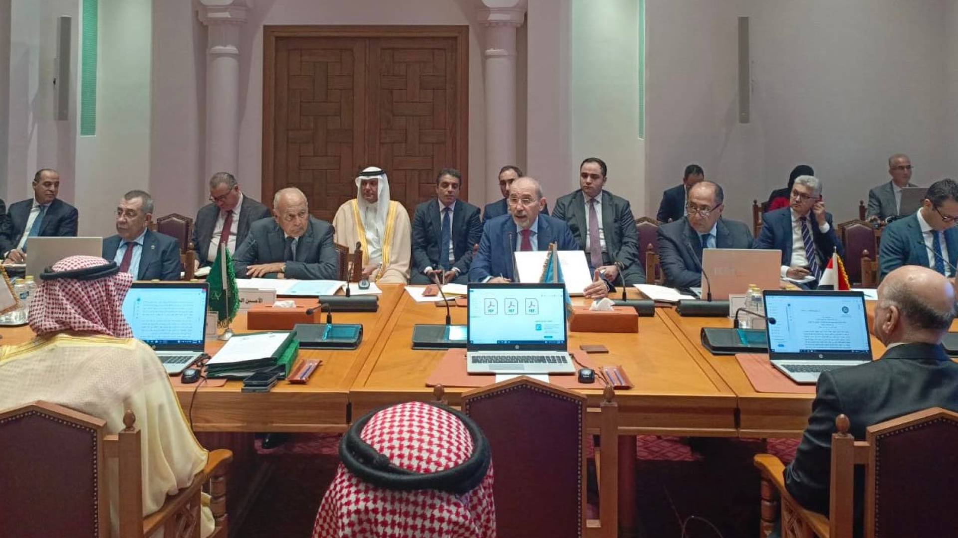 الصفدي يرأس اجتماع اللجنة الوزارية