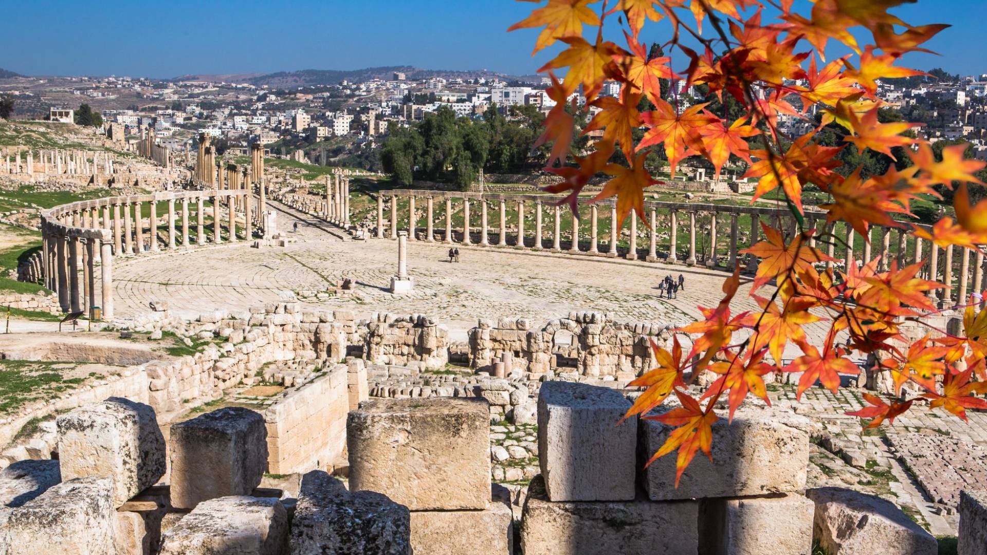 طقس العرب: درجات الحرارة تهبط دون معدلاتها وأجواء خريفية رغم بقاء الصيف فلكيا في الأردن