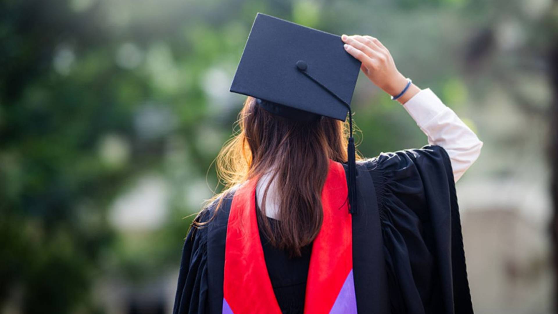 طفلة في التاسعة من عمرها تصبح أصغر حاصلة على شهادة الثانوية الفرنسية