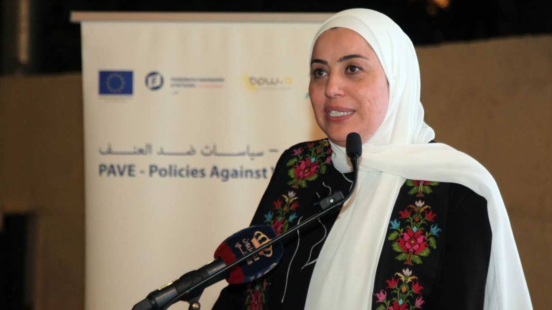 وزيرة التنمية الاجتماعية وفاء بني مصطفى