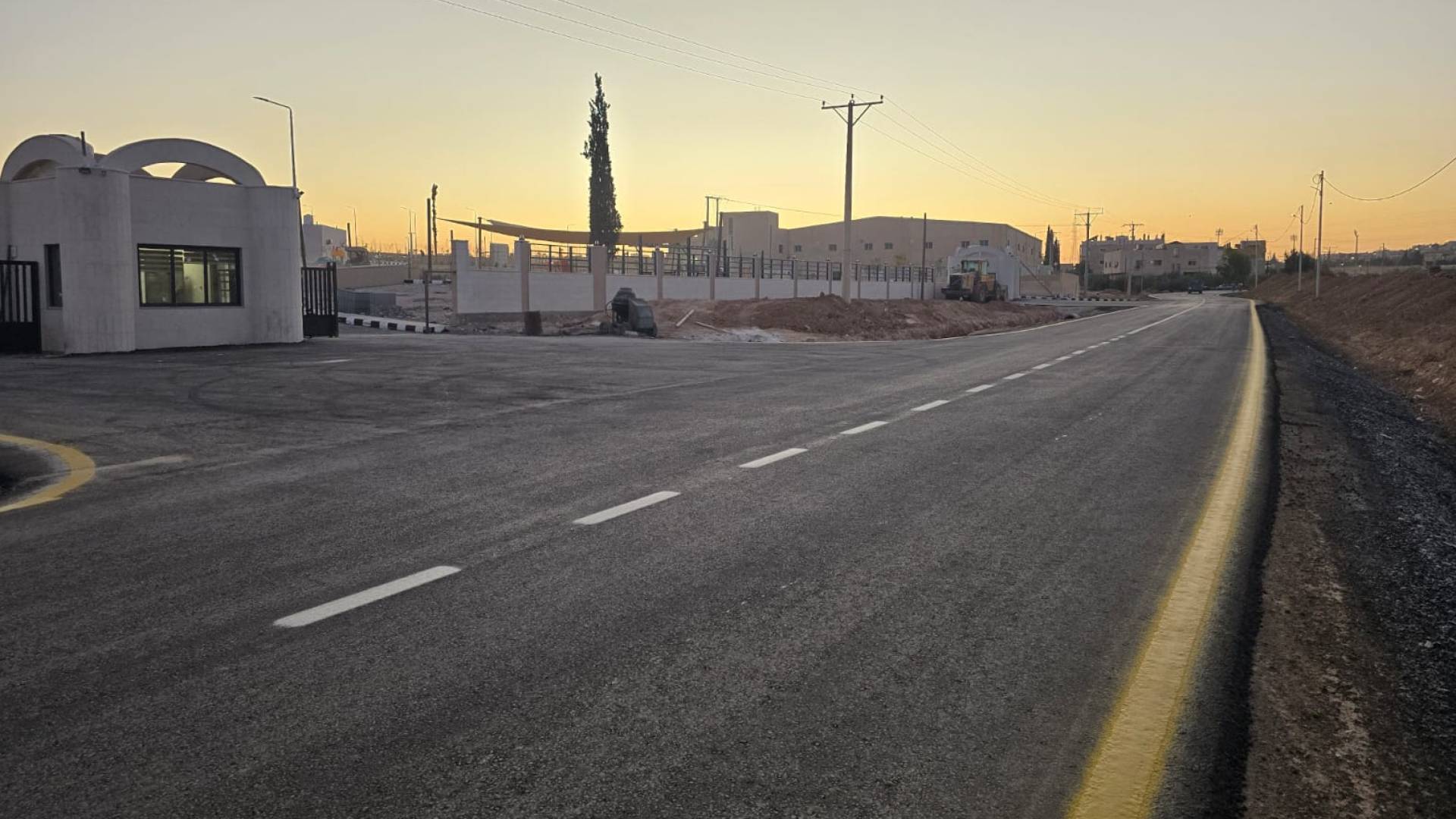 "الأشغال": انهاء العمل بمشروع الطريق الرئيسي للمدينة الرياضية الجديدة في محافظة الكرك