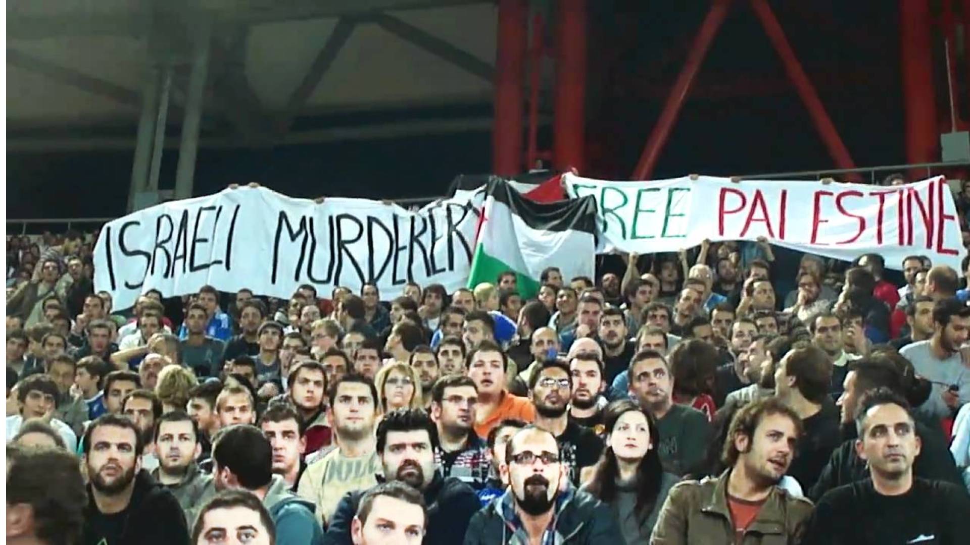 الجماهير الايطالية تساند فلسطين في المدرجات