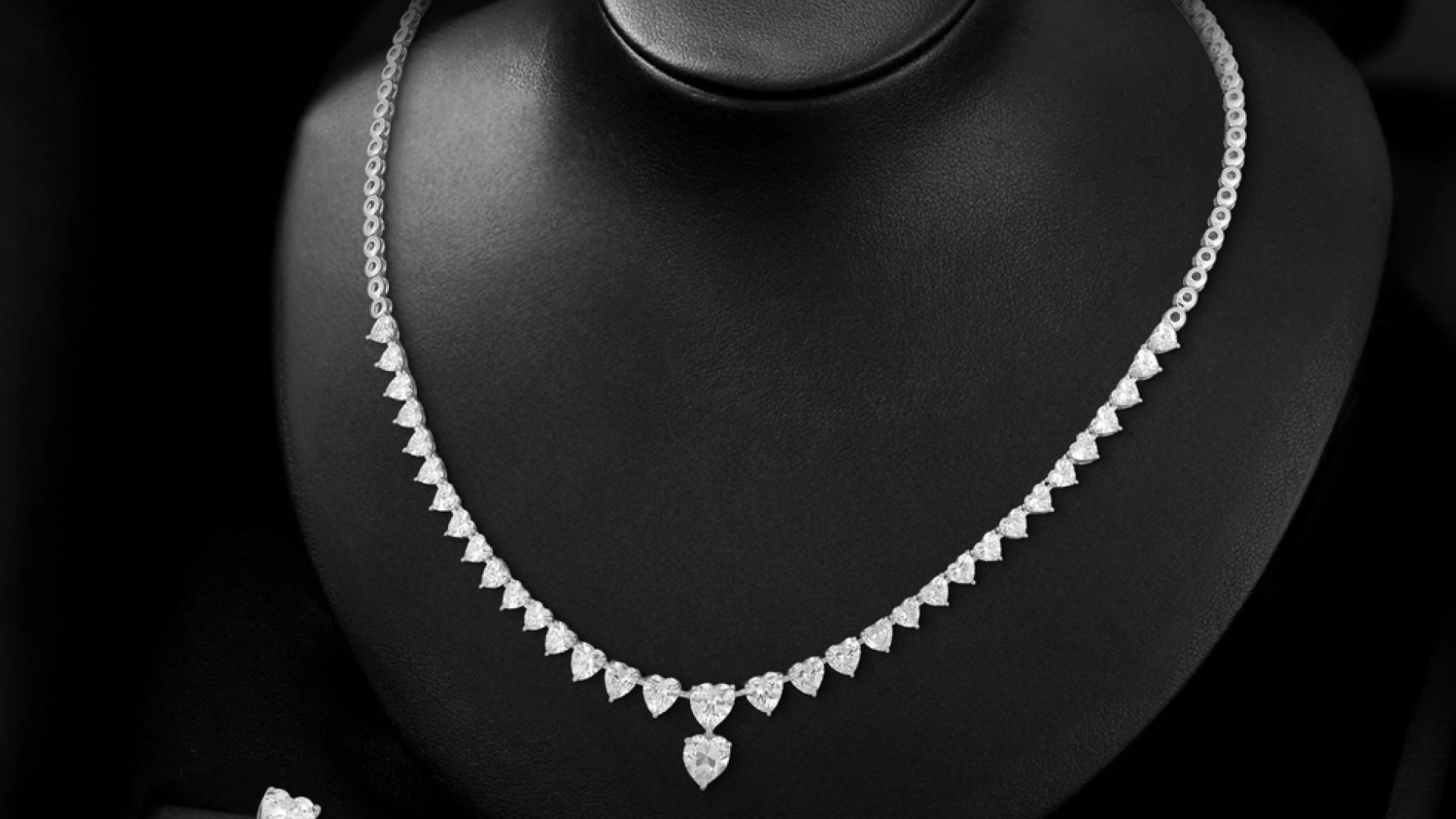 مجوهرات فضية