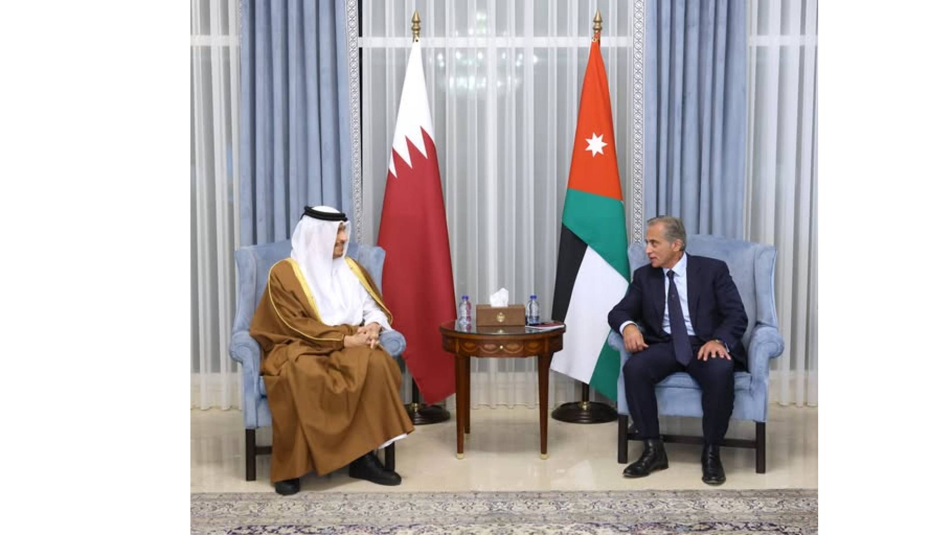 اجتماع سابق جمع رئيس  الوزراء جعفر حسان ونظيره القطري