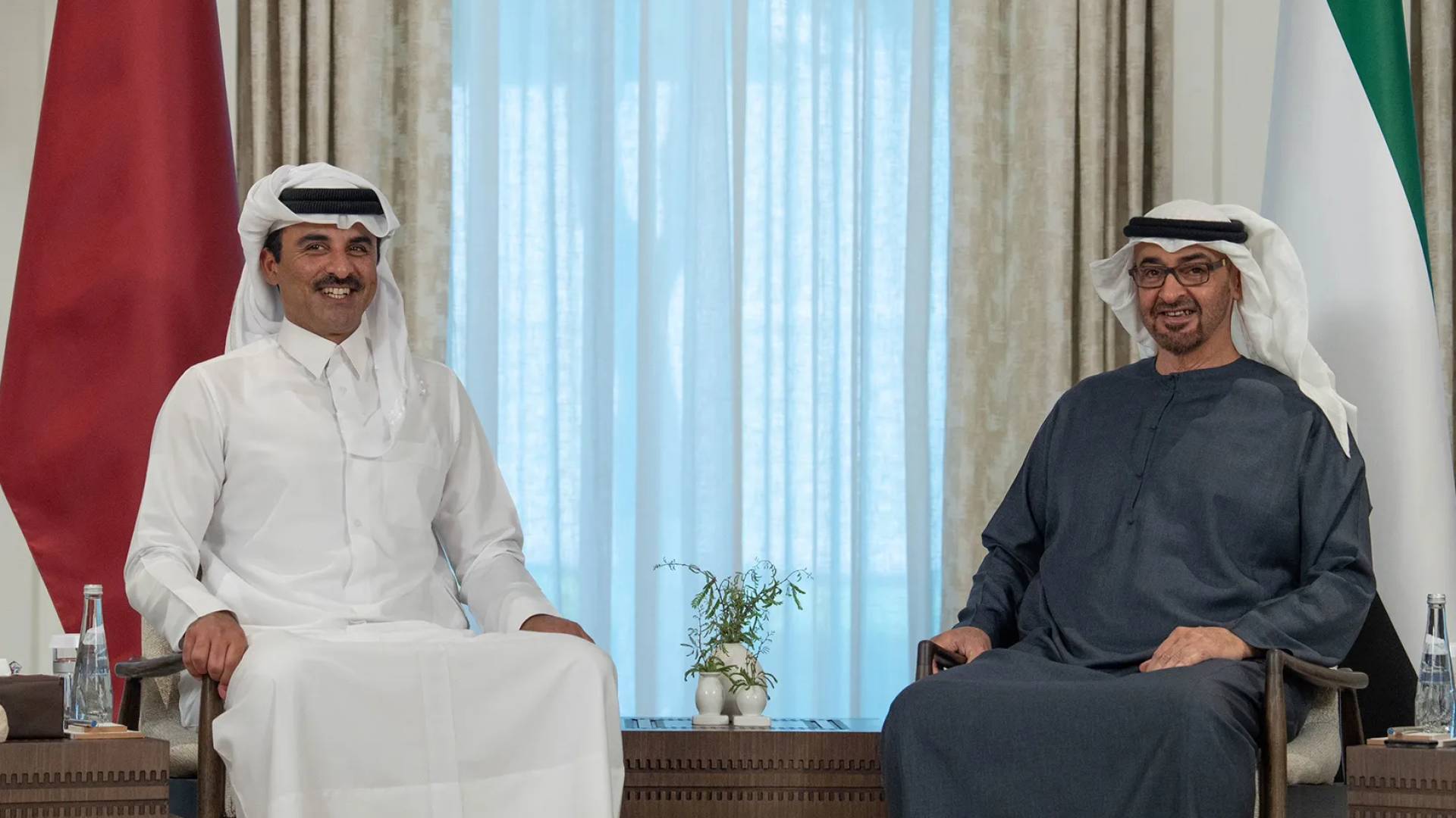 لقاء رئيس دولة الإمارات العربية المتحدة الشيخ محمد بن زايد آل نهيان  وأمير دولة قطر الشيخ تميم بن حمد آل ثاني
