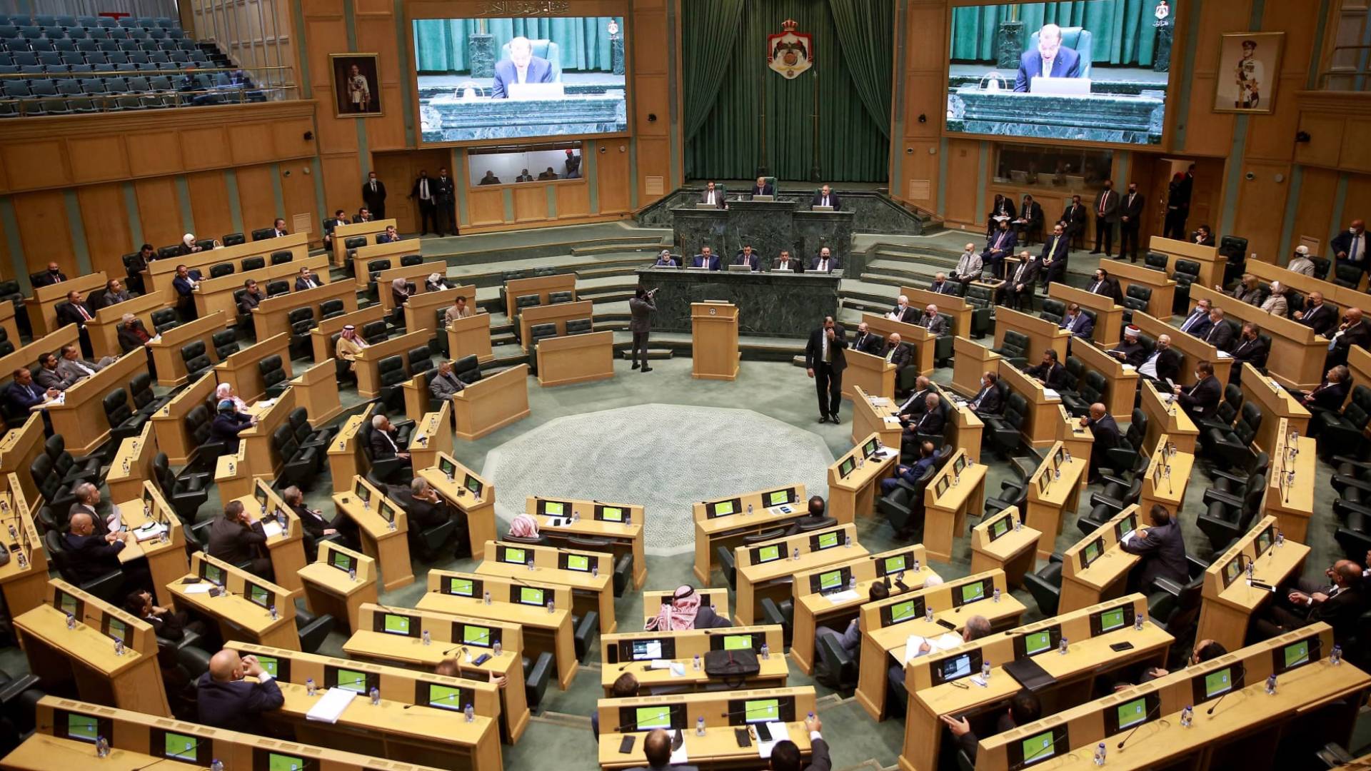 "النقل النيابية" توصي بتعليق عطاء وتدعو لدعم شركات الطيران الوطنية لمواجهة تكاليف الوقود