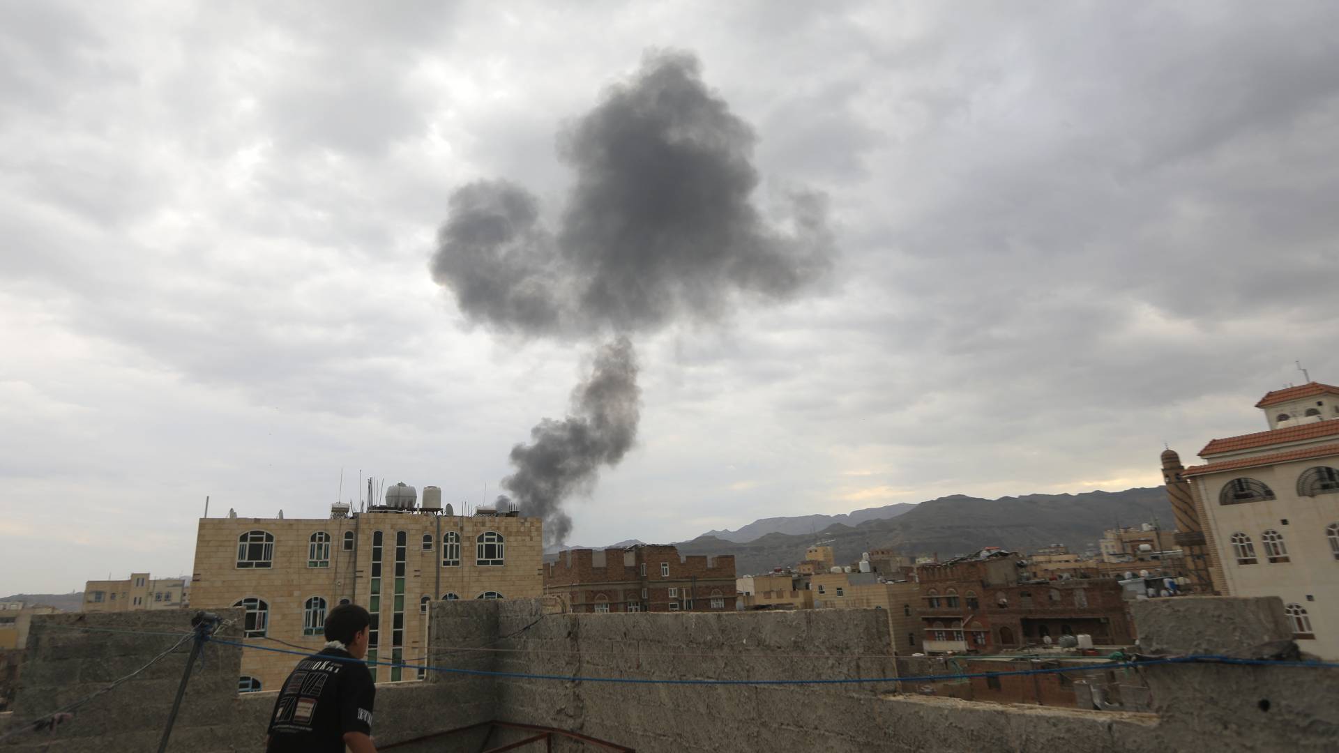 غارات على العاصمة اليمنية صنعاء