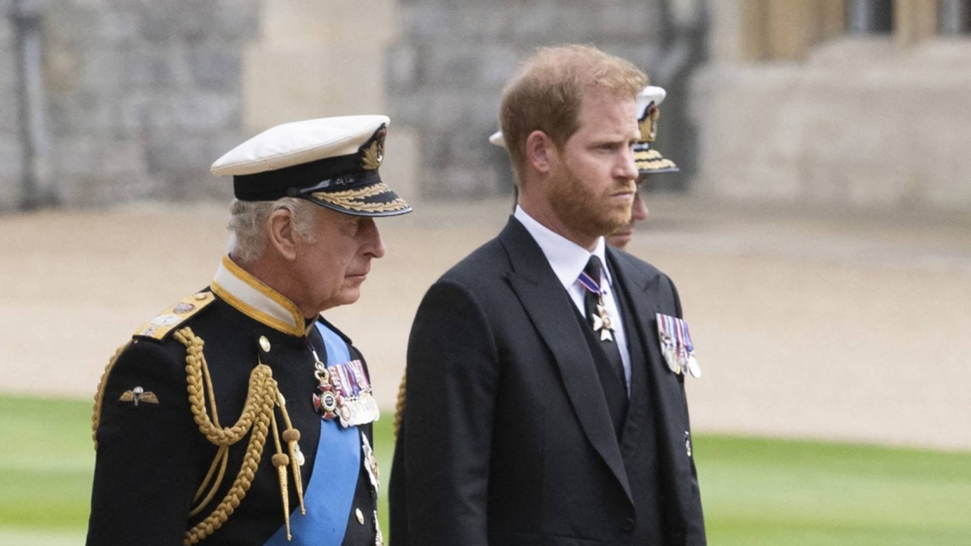 خطوة نحو المصالحة.. جلسة شاي تجمع الملك تشارلز بالأمير هاري في لندن