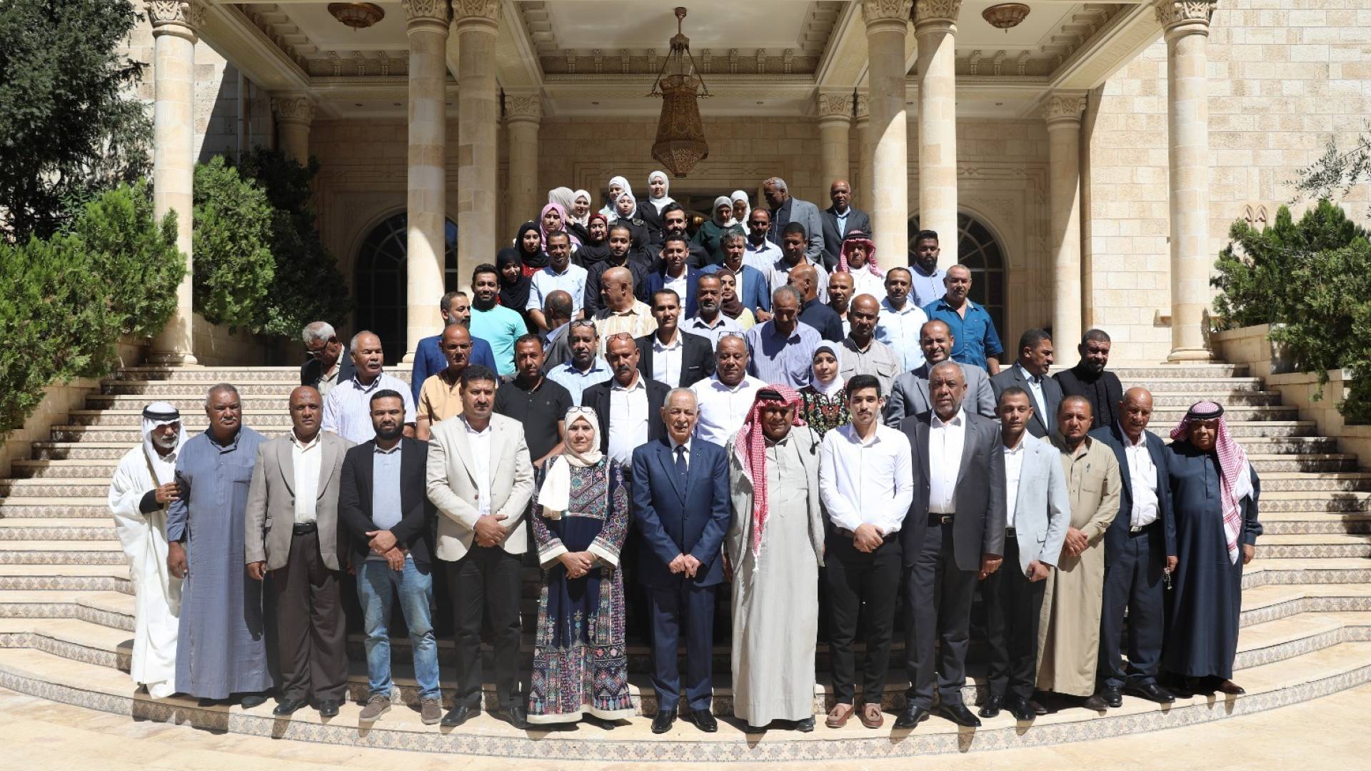 خلال لقائه فعاليات شعبية من الرصيفة ودير علا.. العيسوي: الأردن بقيادة الملك ماض في مسيرة التحديث وثابت في دفاعه عن مصالحه العليا وقضايا أمته