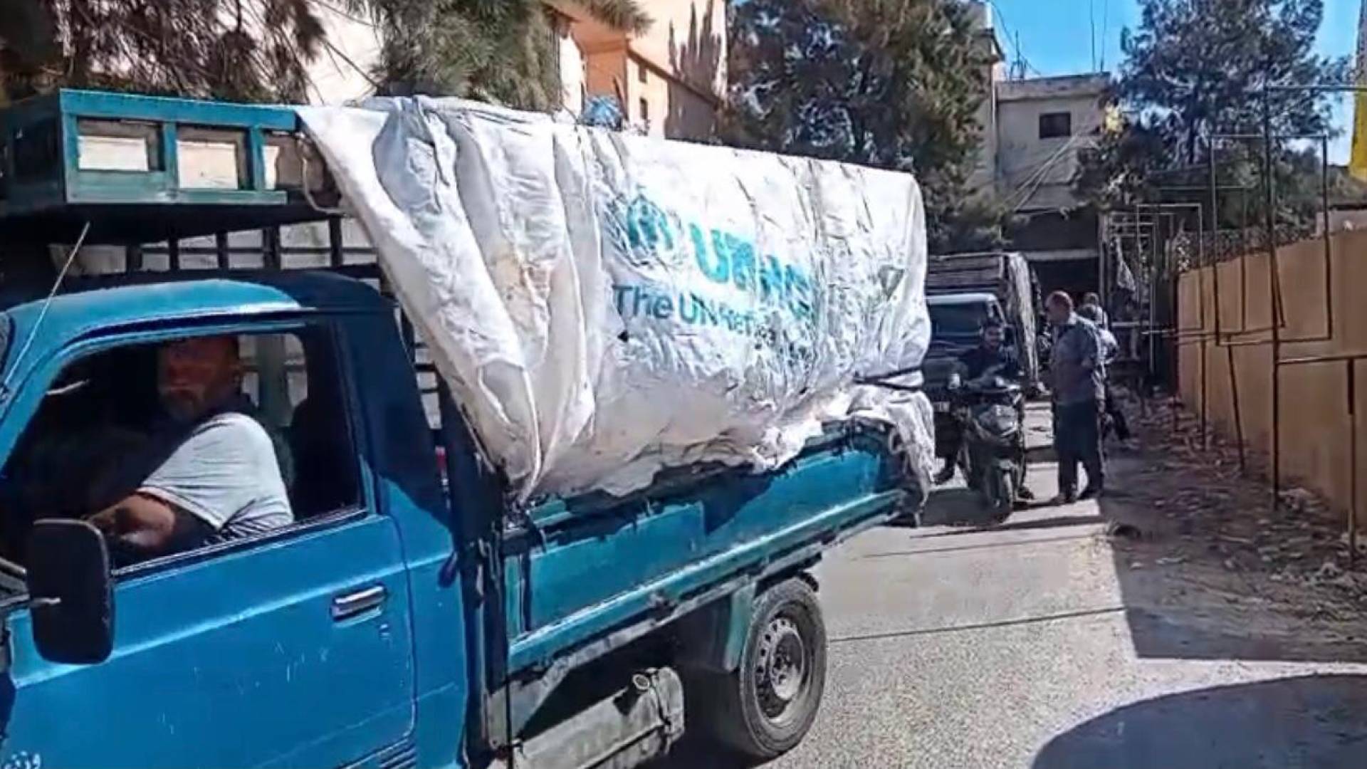 شاحنات محملة بالسلاح الفلسطيني من مخيم البداوي