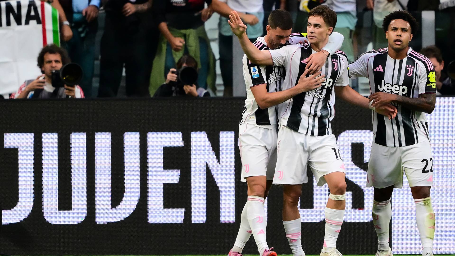 في قمة مثيرة.. يوفنتوس يقتنص فوزا قاتلا من إنتر ميلان 4-3