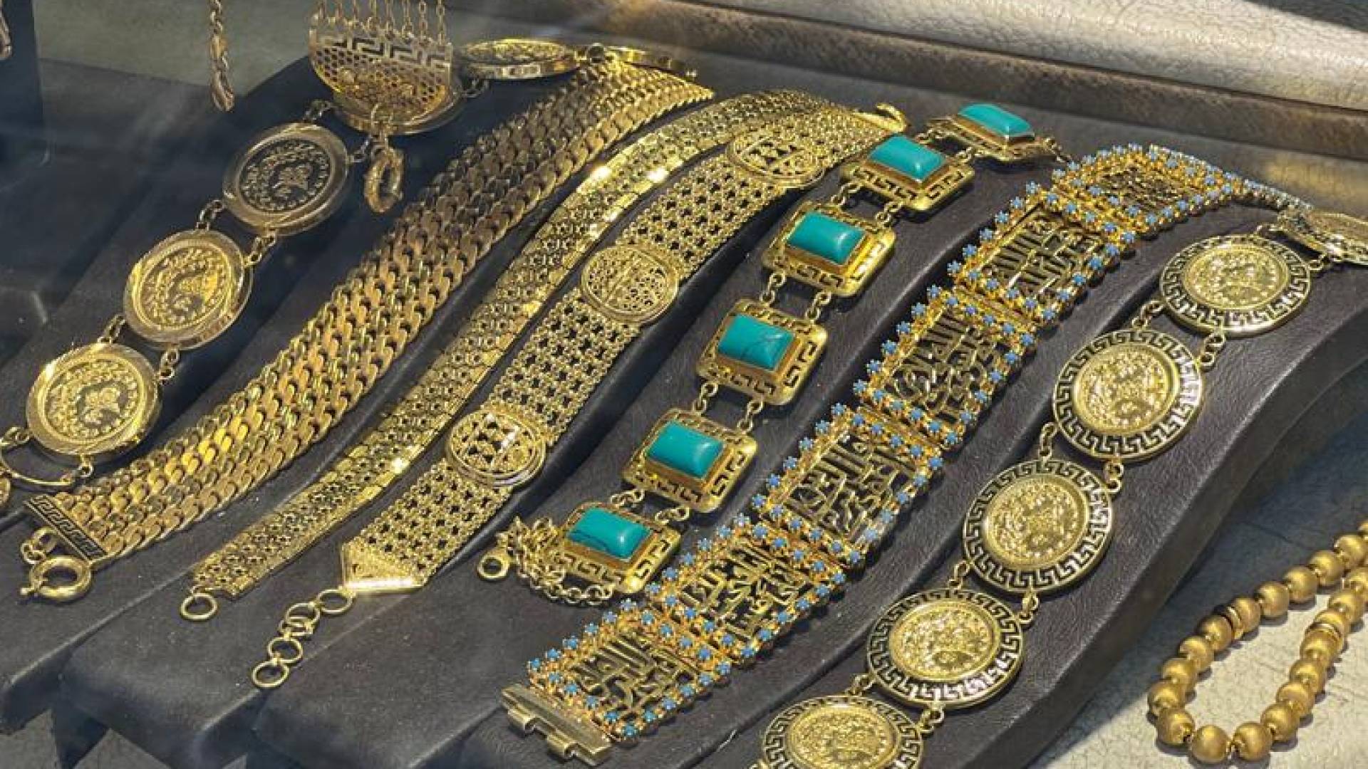 مجوهرات ذهبية