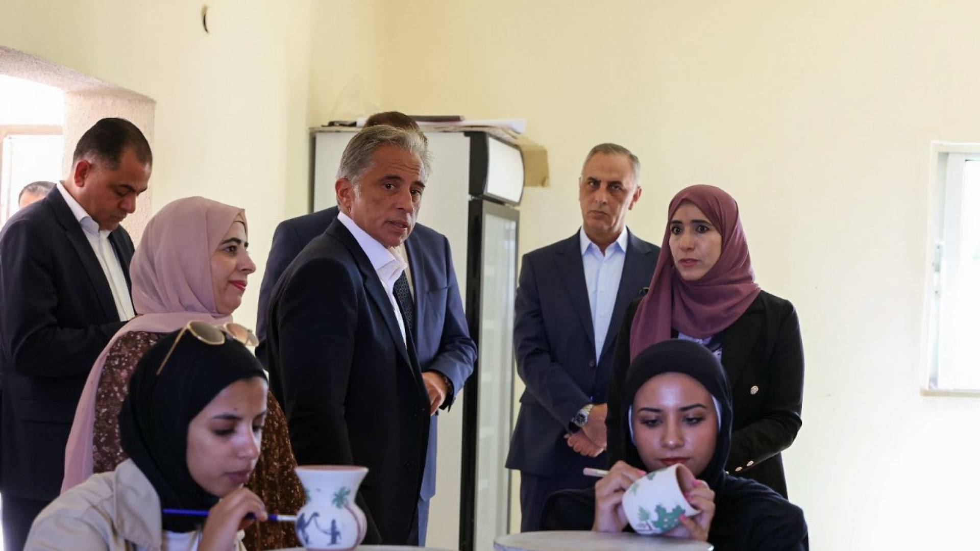 رئيس الوزراء يوجه بدعم جمعية سيدات أم الرصاص وربط منتجاتها بالمسار السياحي ومنصة "خيرات الدار".. فيديو