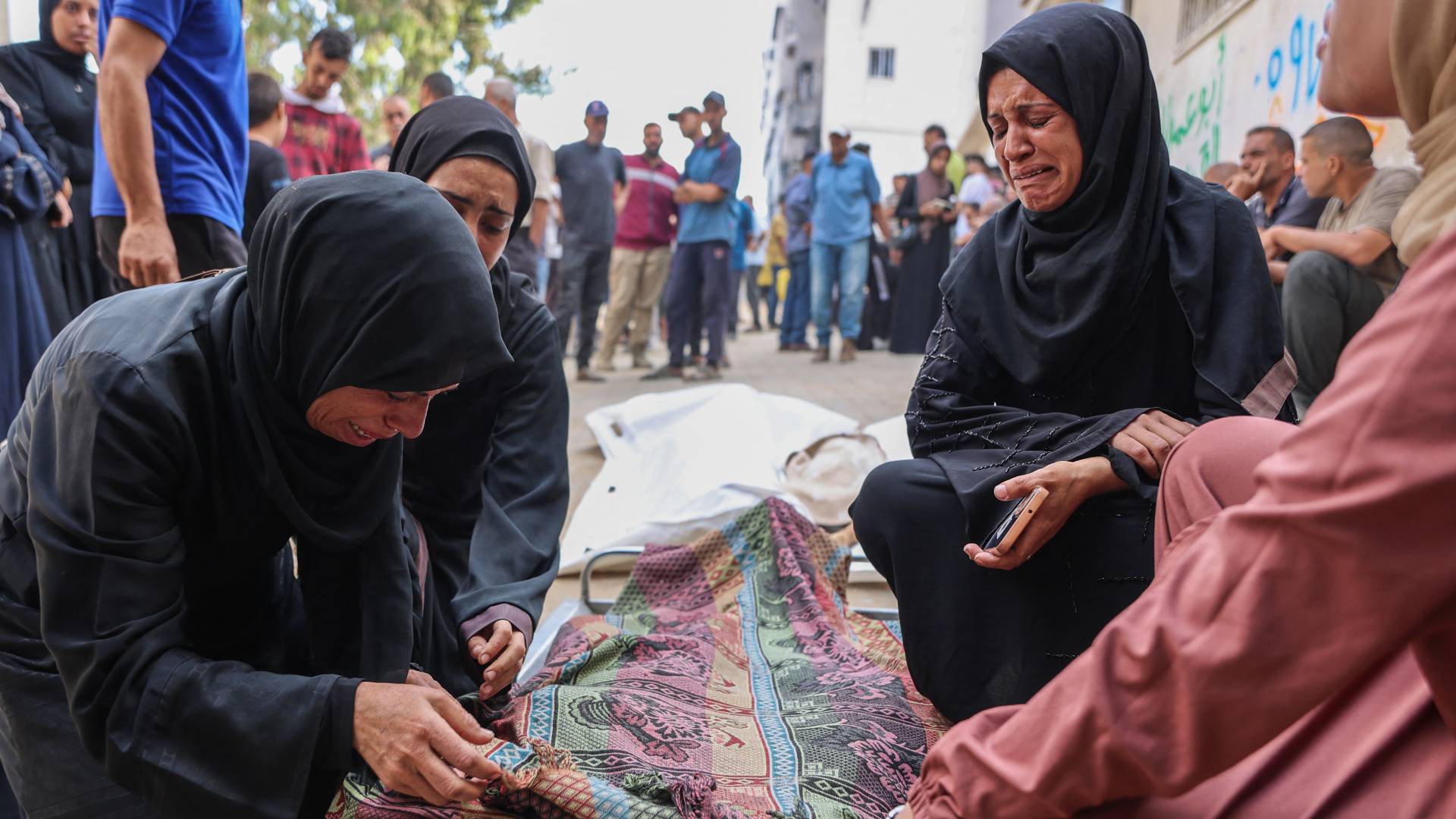 صحة غزة تحذر من كارثة إنسانية وشيكة تهدد حياة آلاف المرضى والجرحى