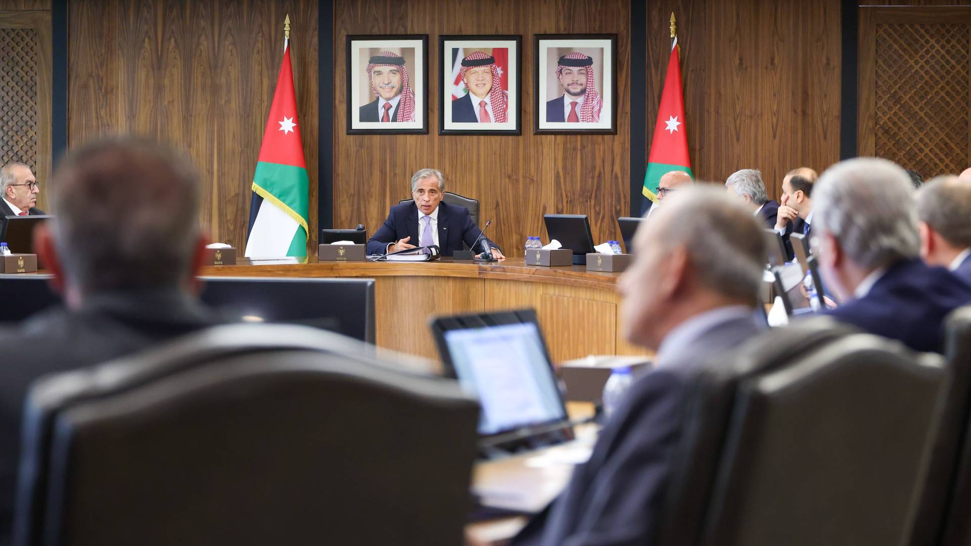 قرارات مهمة للأردنيين صادرة عن مجلس الوزراء الأحد.. فيديو