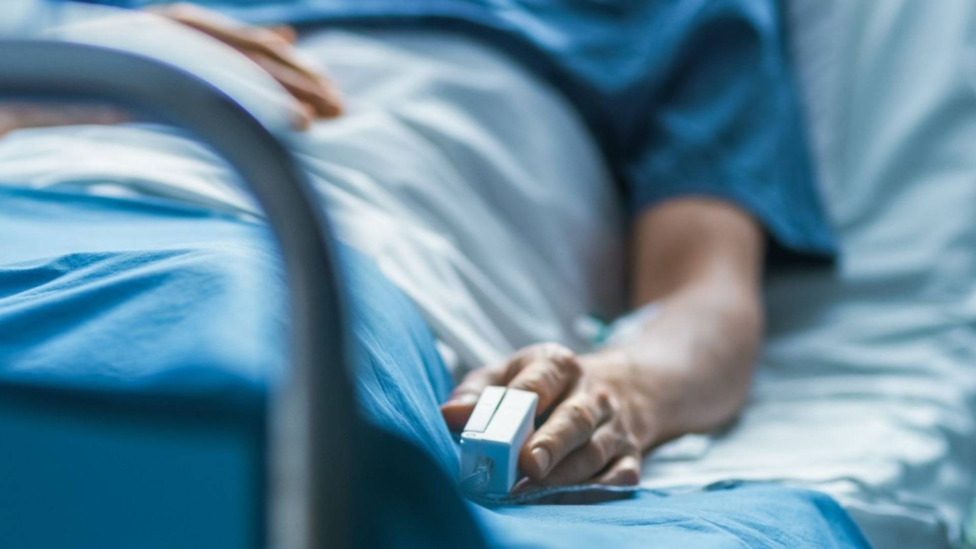 نقل شخص إلى المستشفى بعد إيذائه لنفسه في السلط